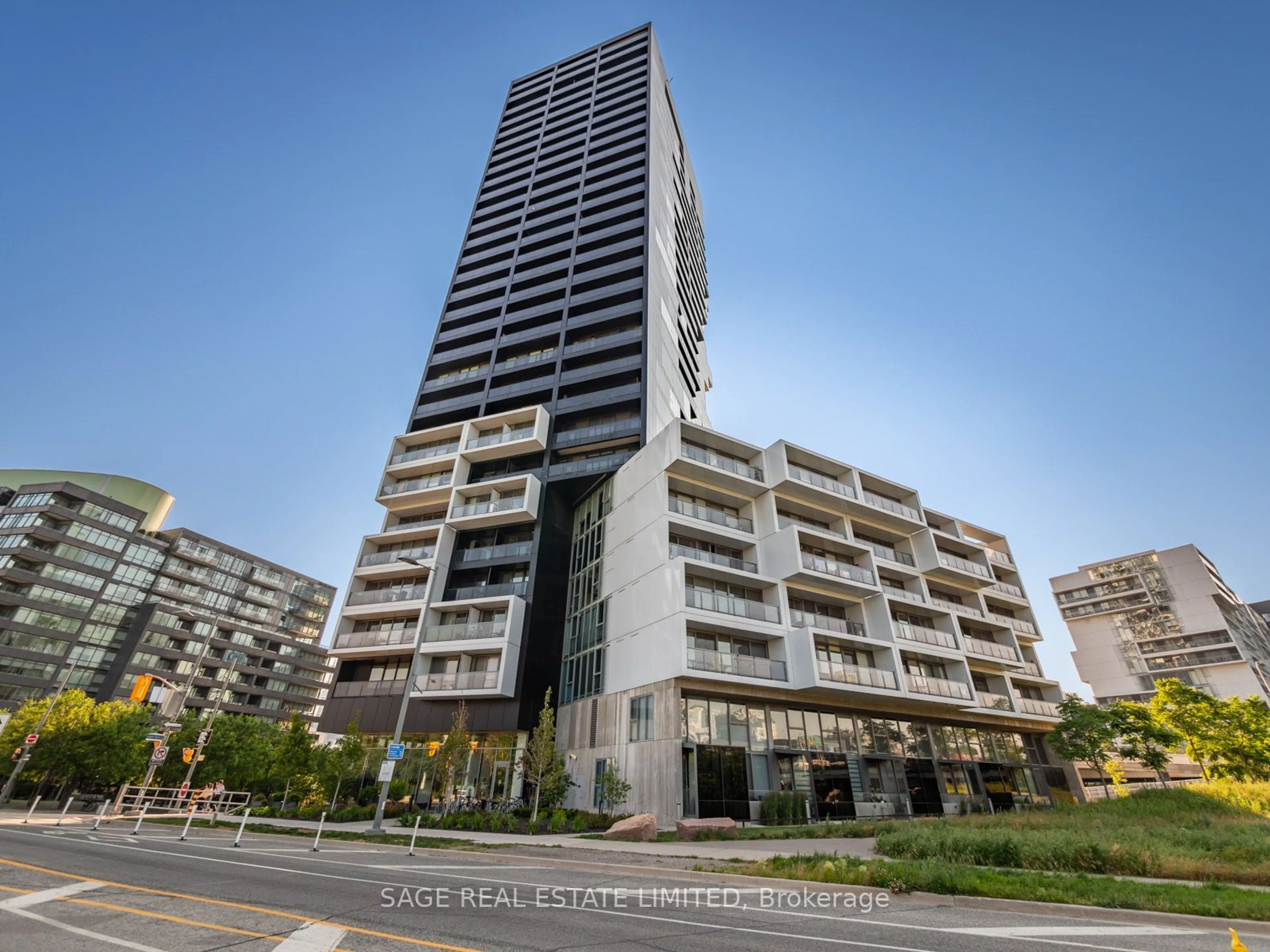 A pic from exterior of the house or condo for 170 Bayview Ave #918, Toronto Ontario M5A 0M4