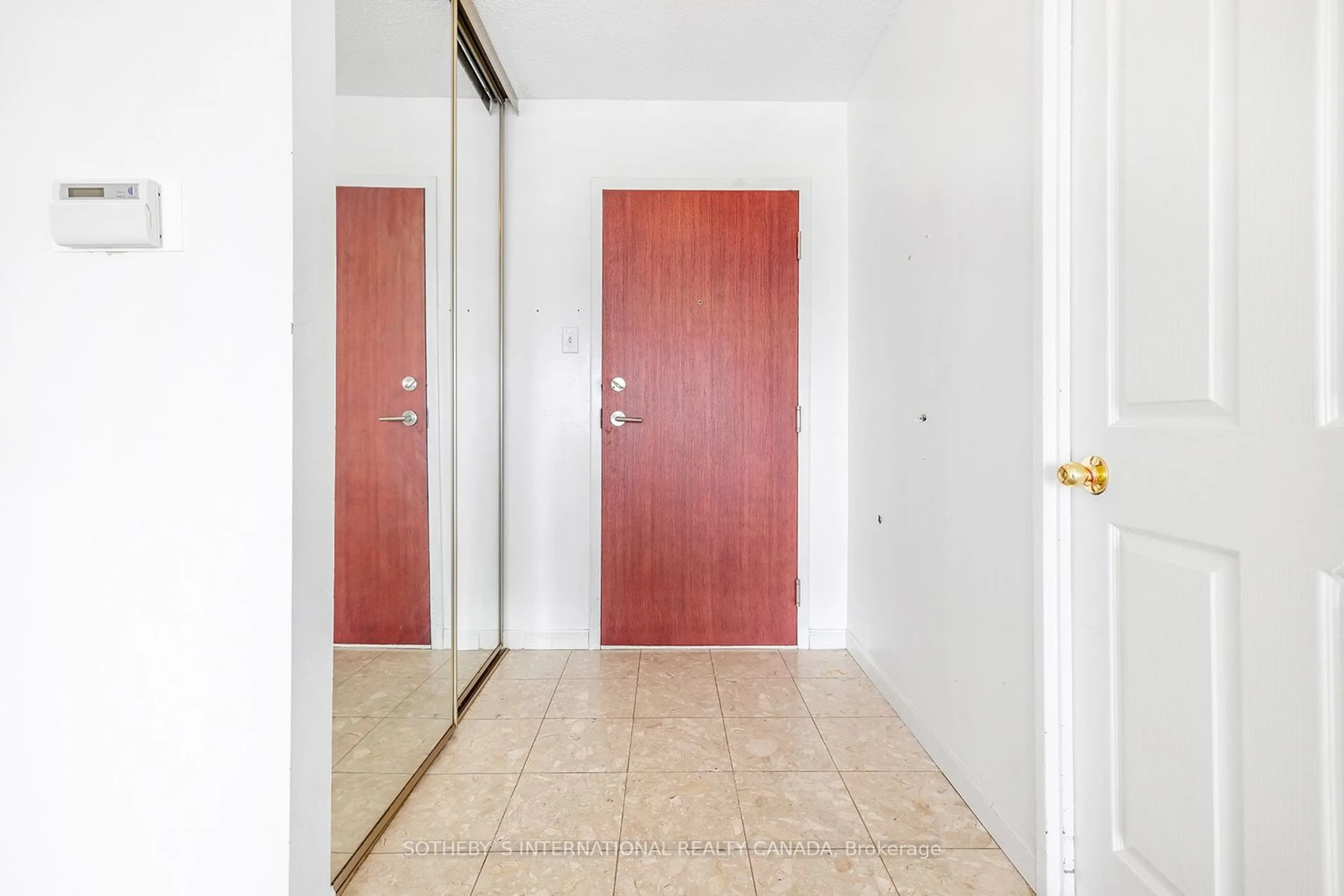 Indoor entryway for 1121 Steeles Ave #1101, Toronto Ontario M2R 3W7