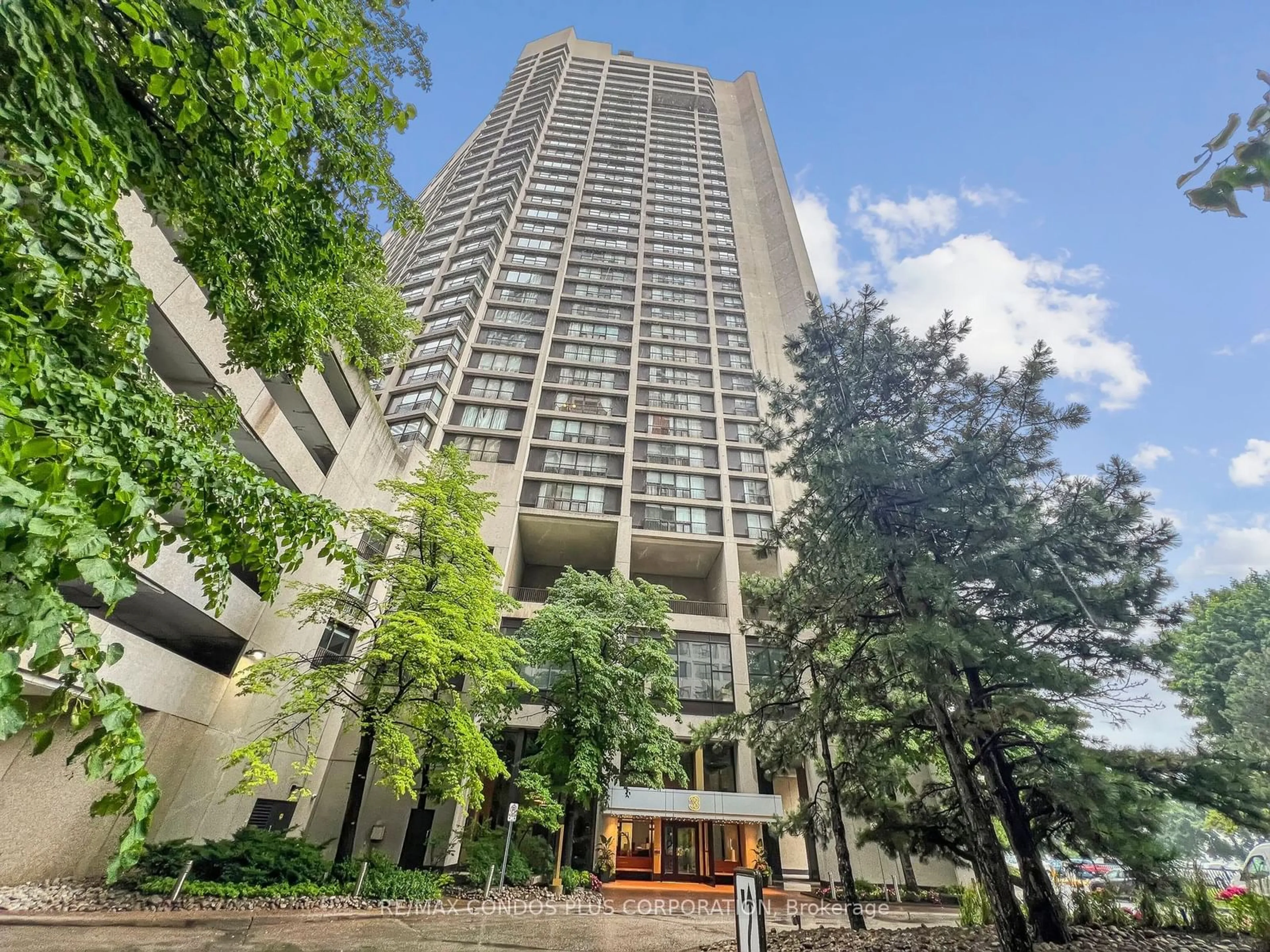 A pic from exterior of the house or condo for 33 HARBOUR Sq #2028, Toronto Ontario M5J 2G2