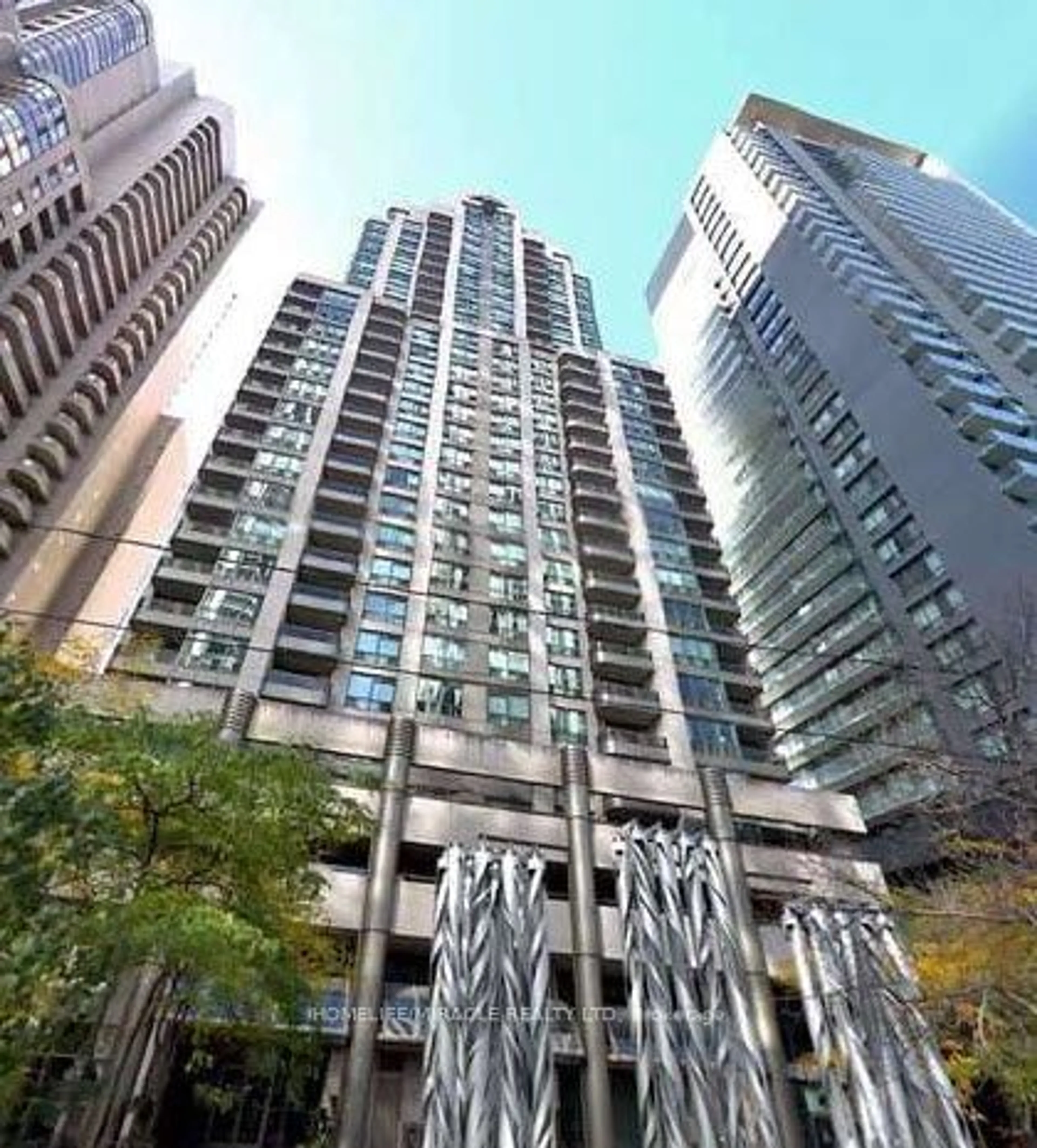 A pic from exterior of the house or condo for 750 Bay St #2210, Toronto Ontario M5G 1N6