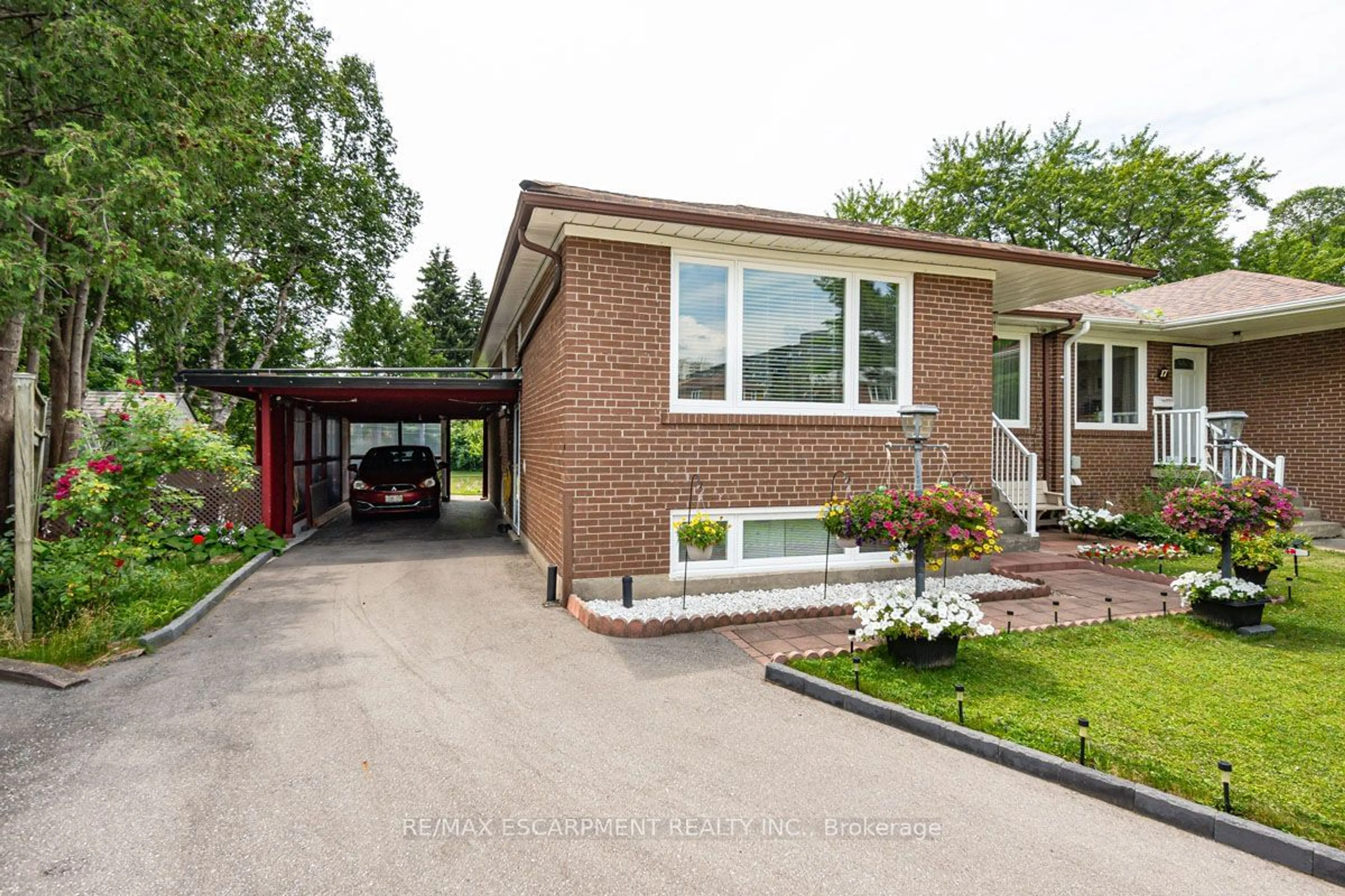 Home with brick exterior material for 15 Gailong Crt, Toronto Ontario M3A 1X7