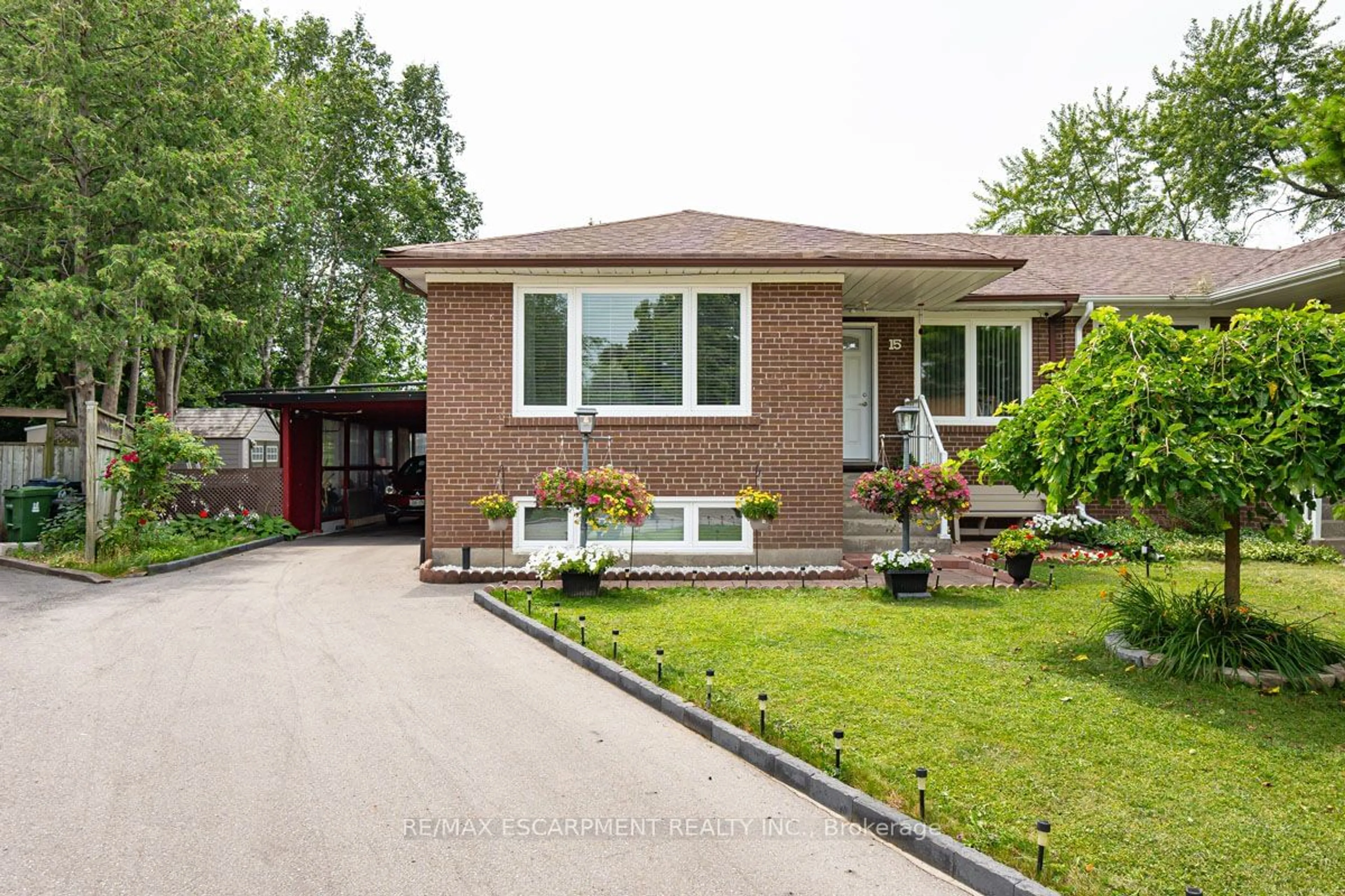 Frontside or backside of a home for 15 Gailong Crt, Toronto Ontario M3A 1X7