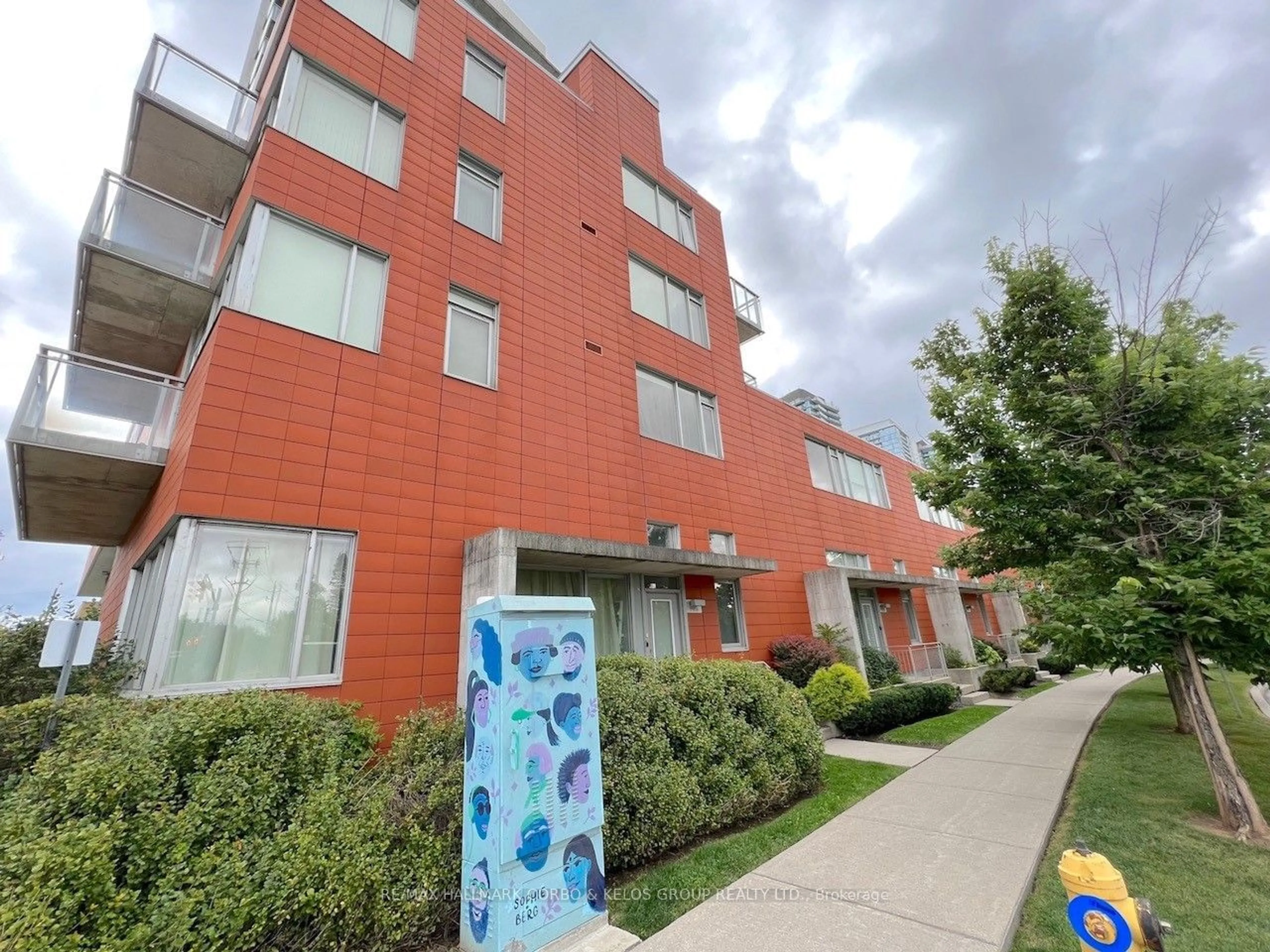 Outside view for 21 Churchill Ave #TH 2, Toronto Ontario M2N 1Y6