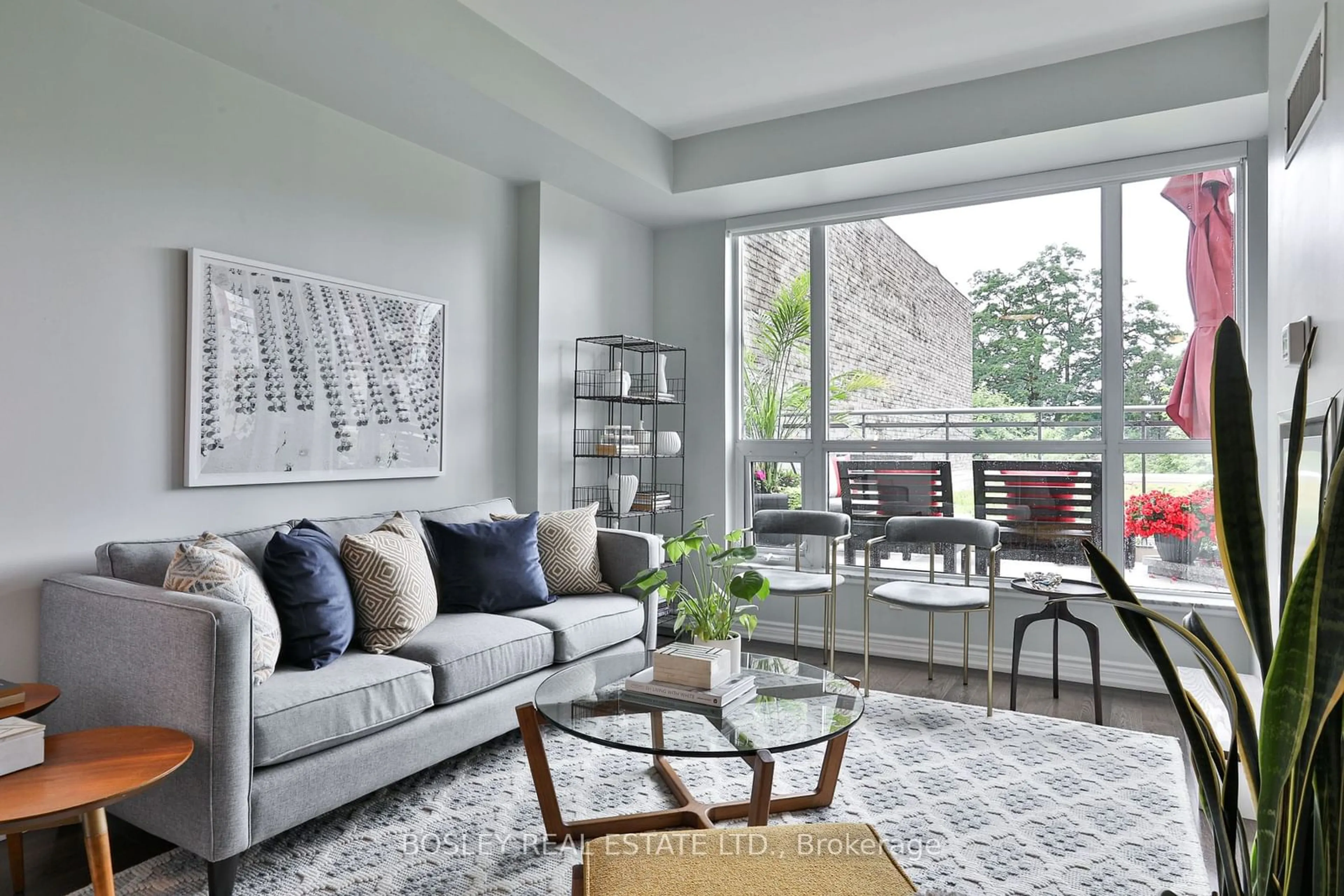 Living room for 23 Glebe Rd #202, Toronto Ontario M5P 0A1