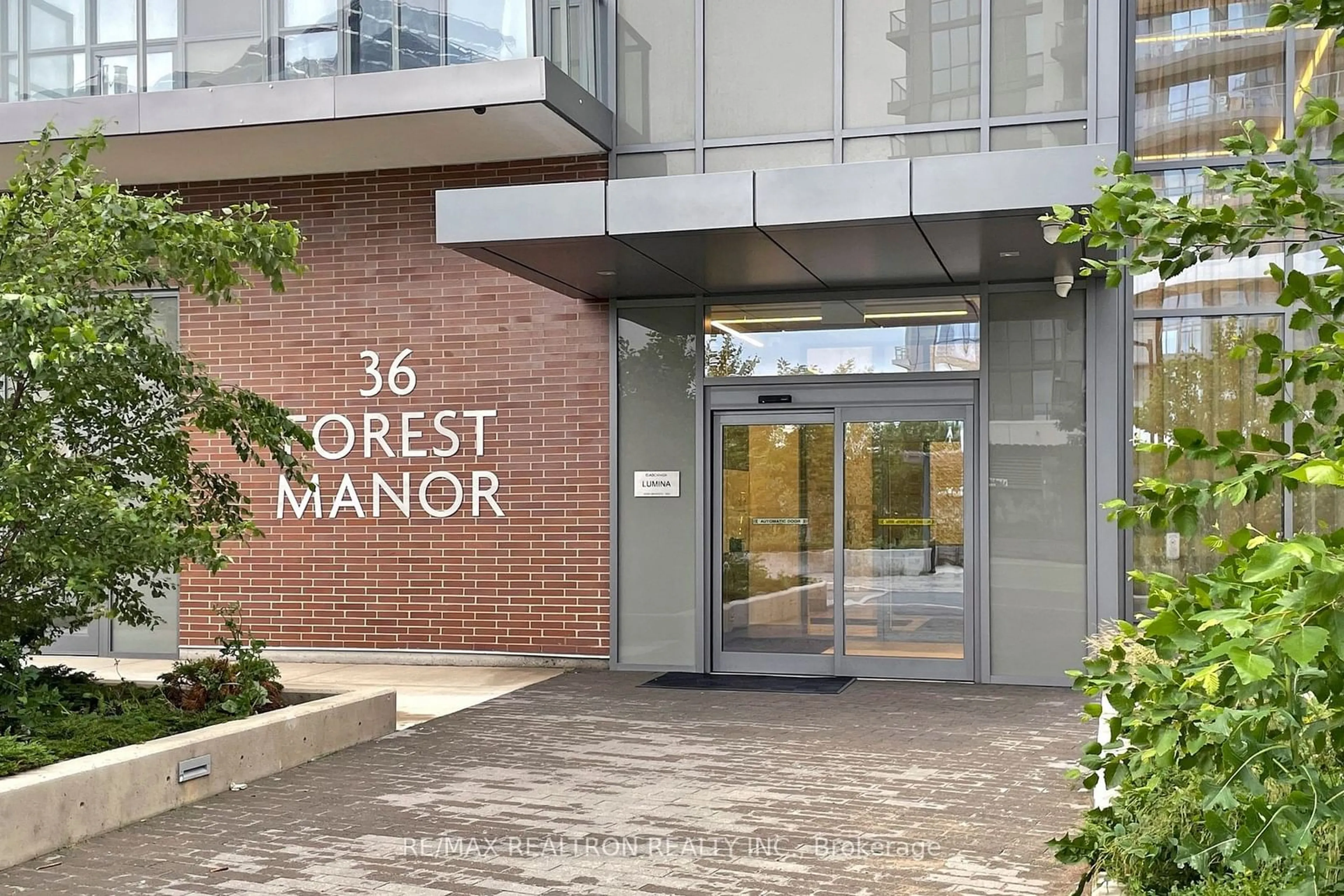 Indoor foyer for 36 Forest Manor Rd #1102, Toronto Ontario M2J 1M5