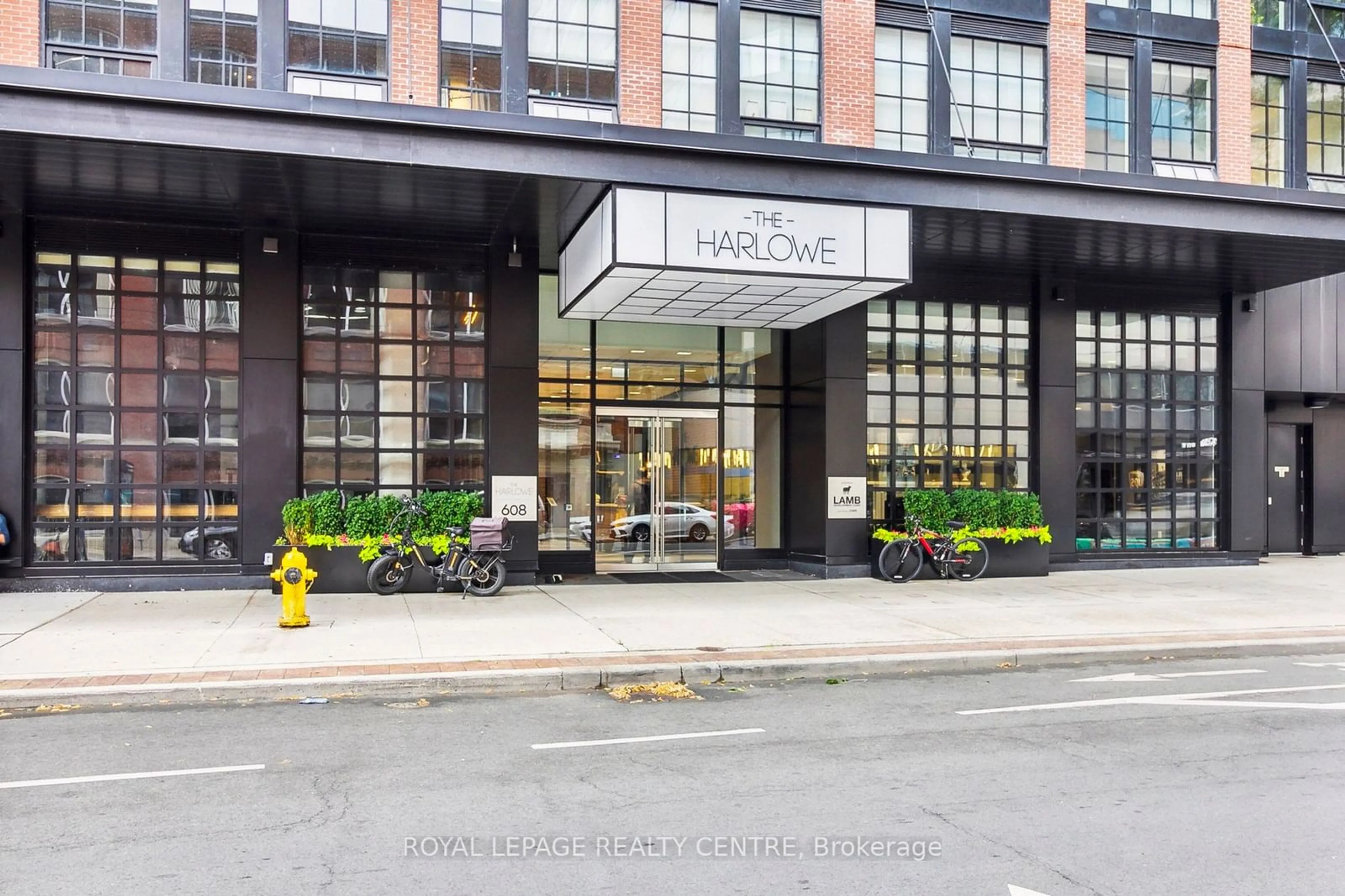 Indoor lobby for 608 Richmond St #404, Toronto Ontario M5V 0N9