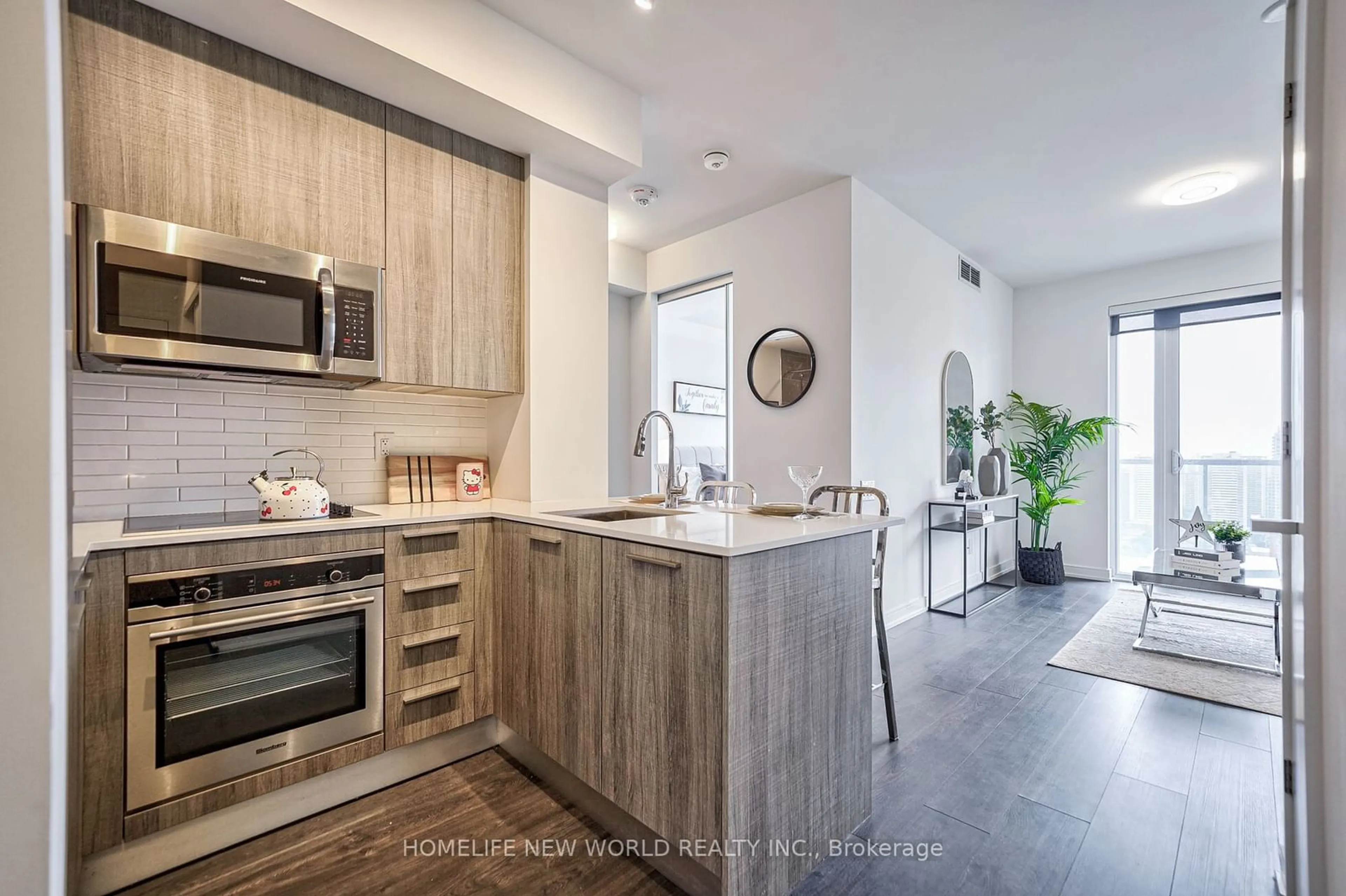 Contemporary kitchen for 3 Gloucester St #3306, Toronto Ontario M4Y 0C6