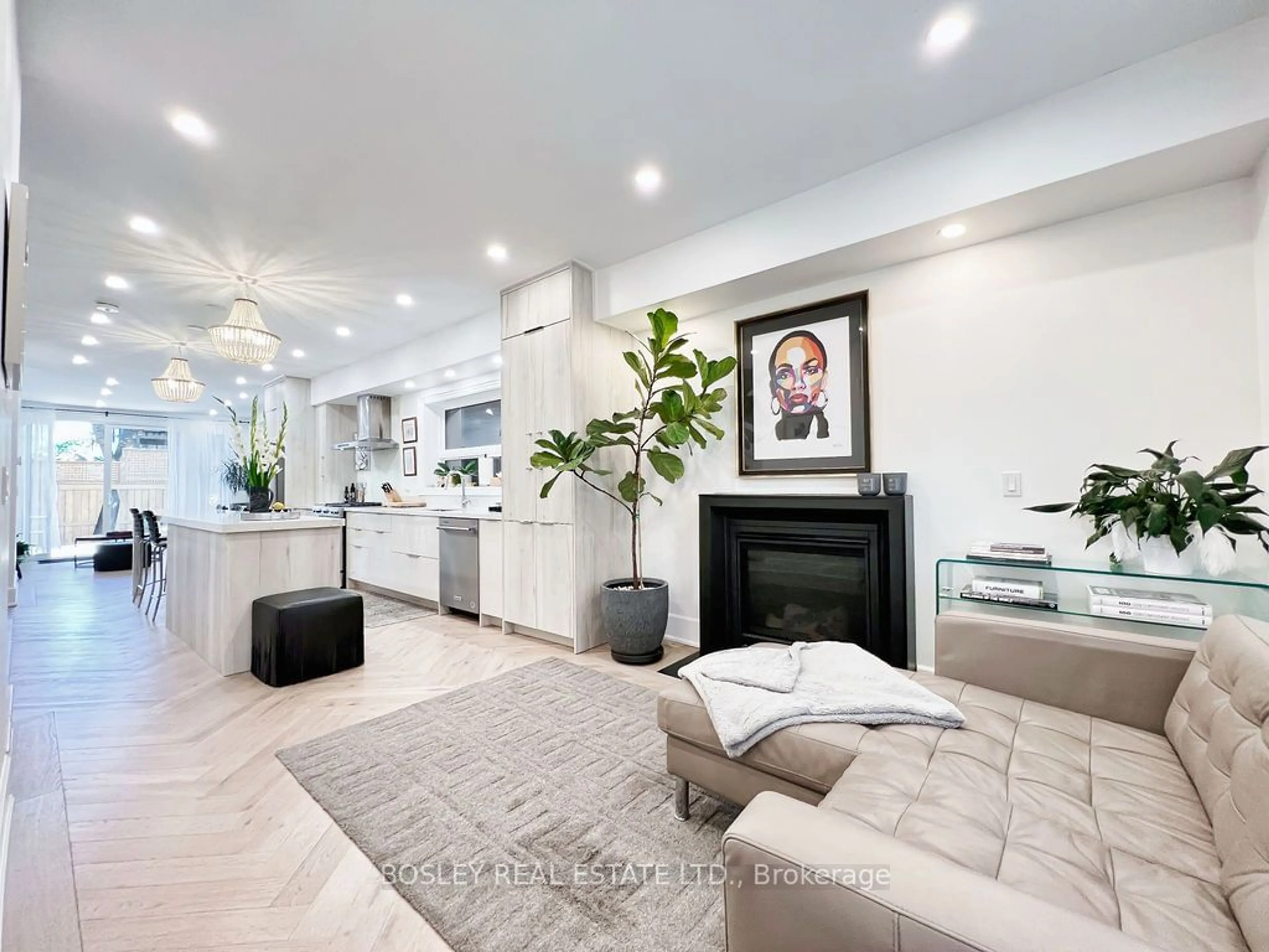 Living room for 629 Shaw St, Toronto Ontario M6G 3L8