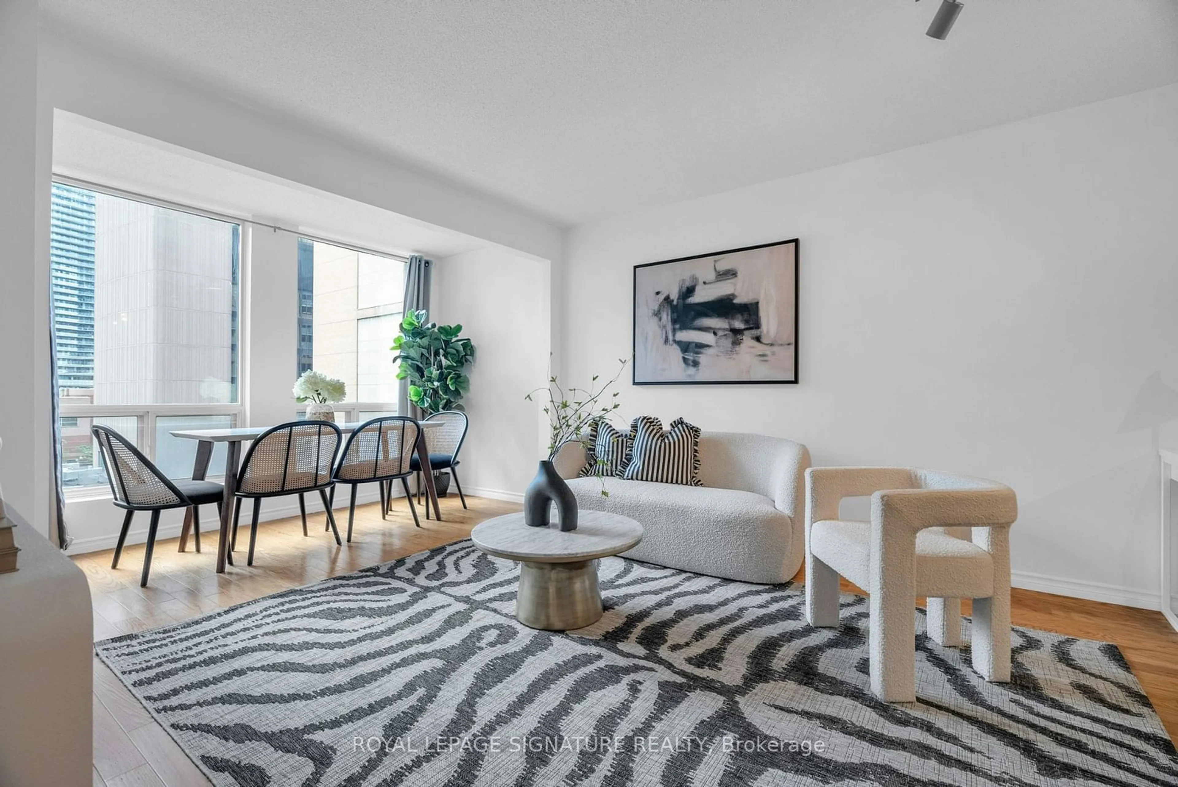 Living room for 25 Grenville St #601, Toronto Ontario M4Y 2X5