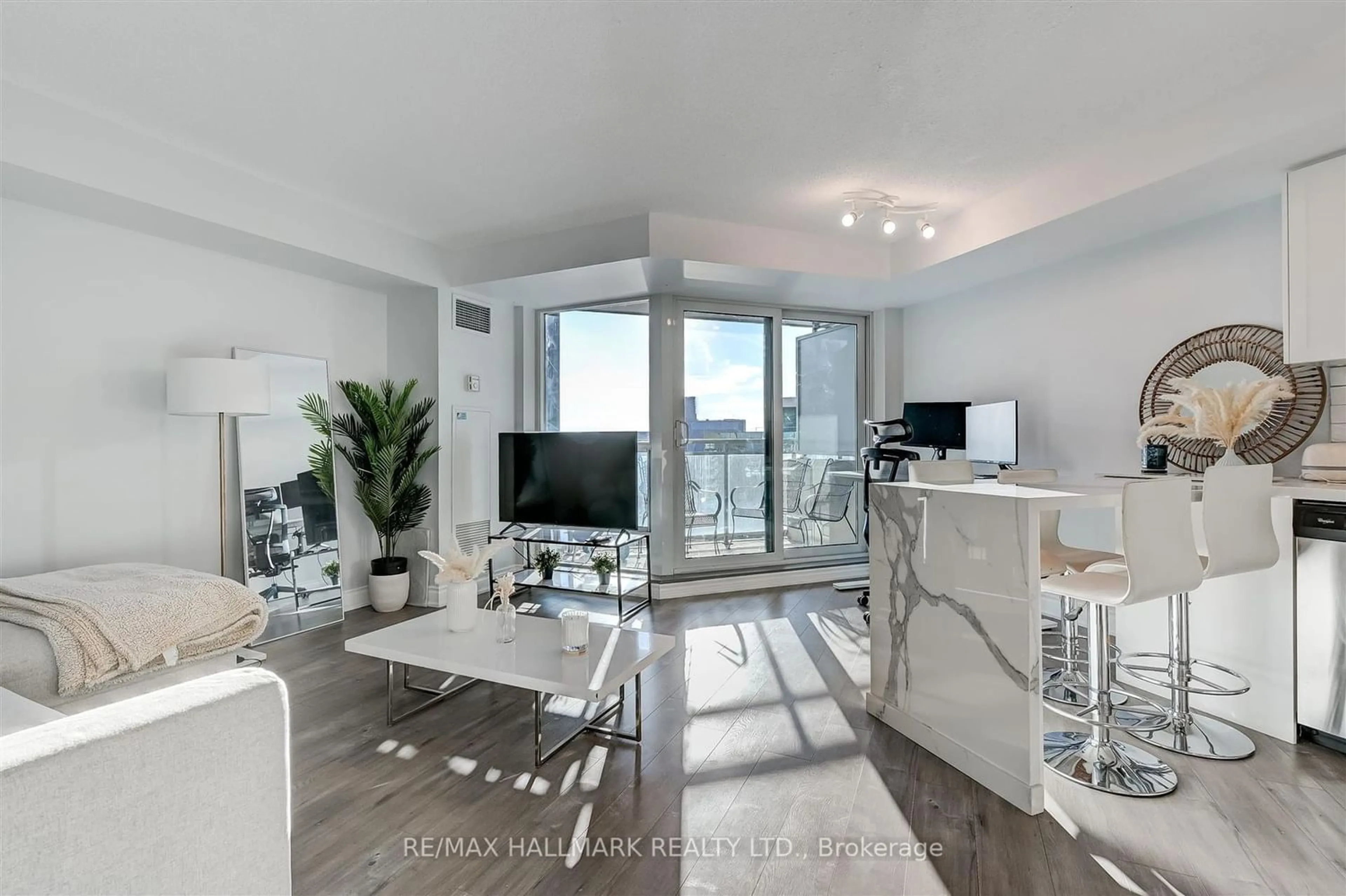 Living room for 410 Queens Quay #919, Toronto Ontario M5V 3T1