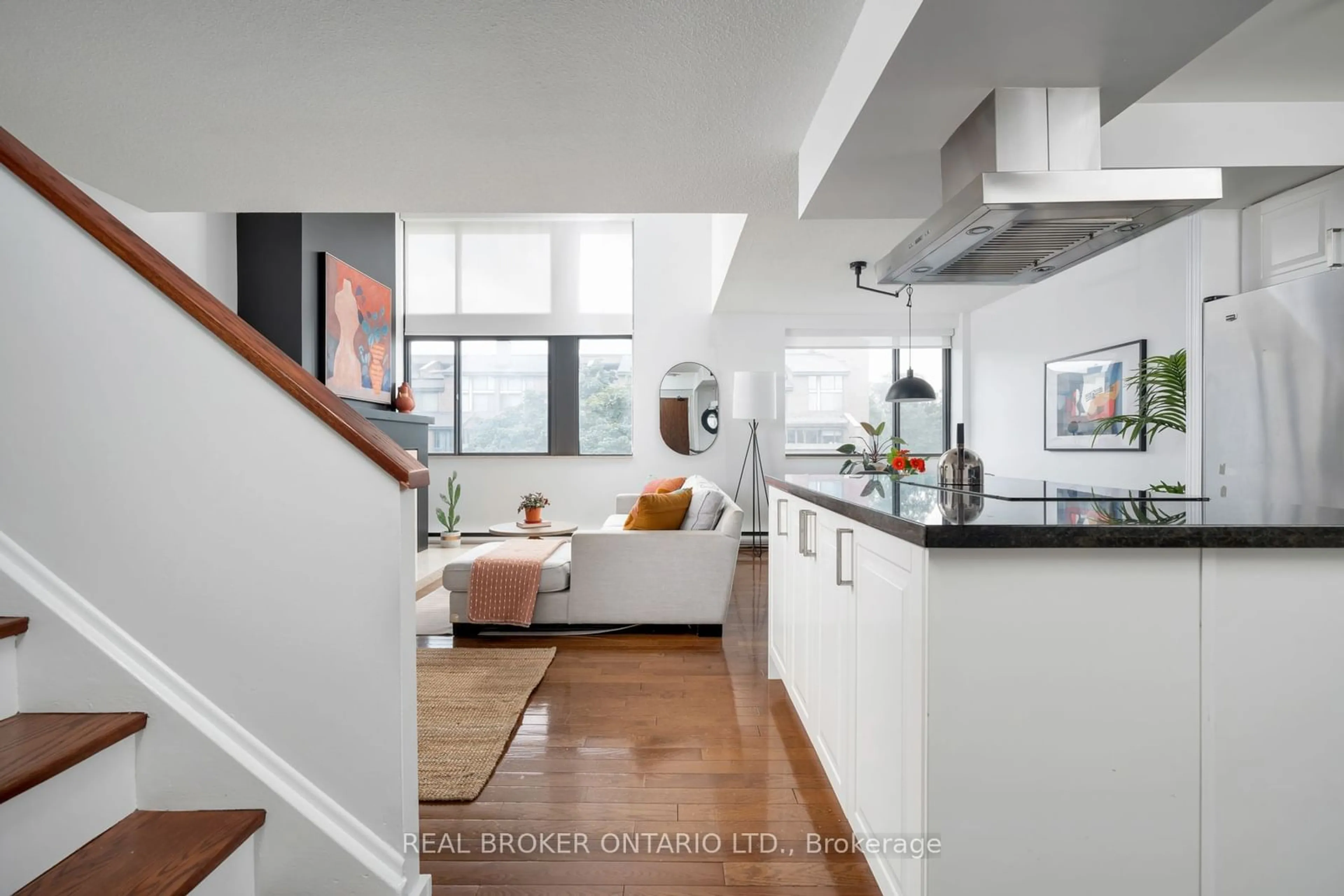 Contemporary kitchen for 1555 Avenue Rd #A-0504, Toronto Ontario M5M 4M2