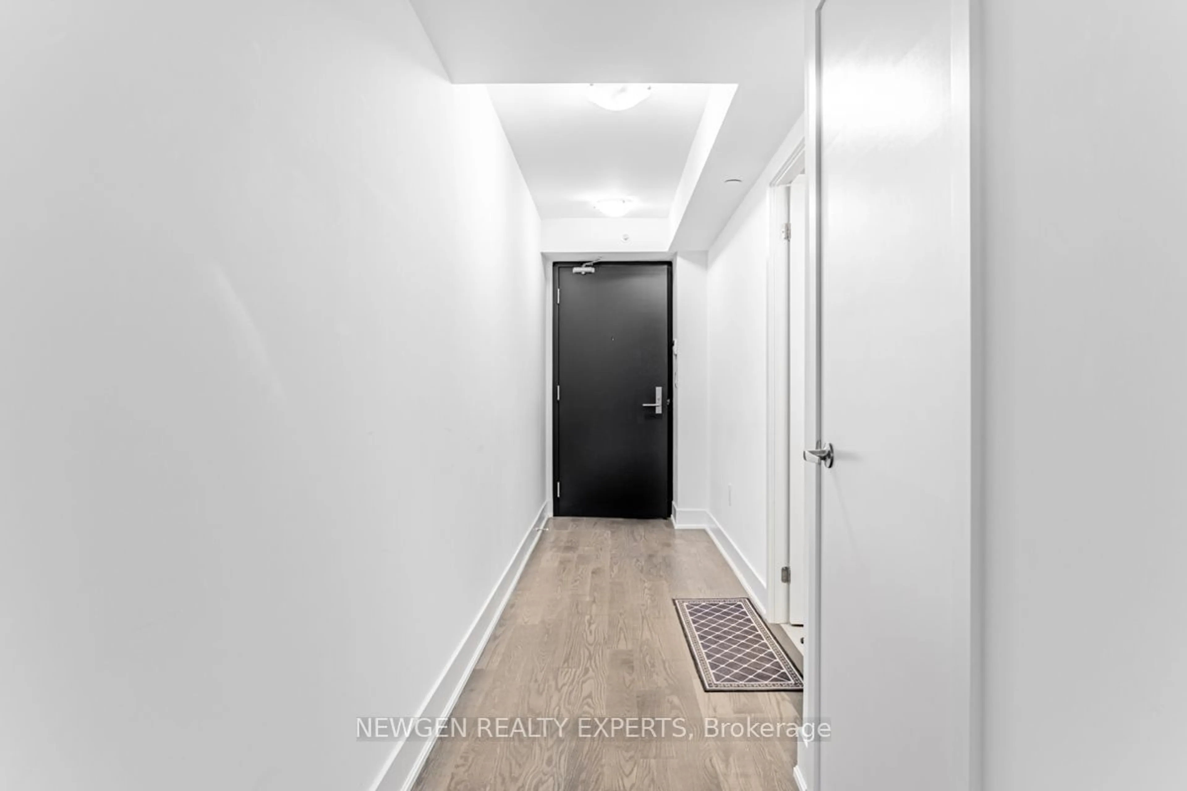 Indoor entryway for 955 Bay St #815, Toronto Ontario M5S 0C6