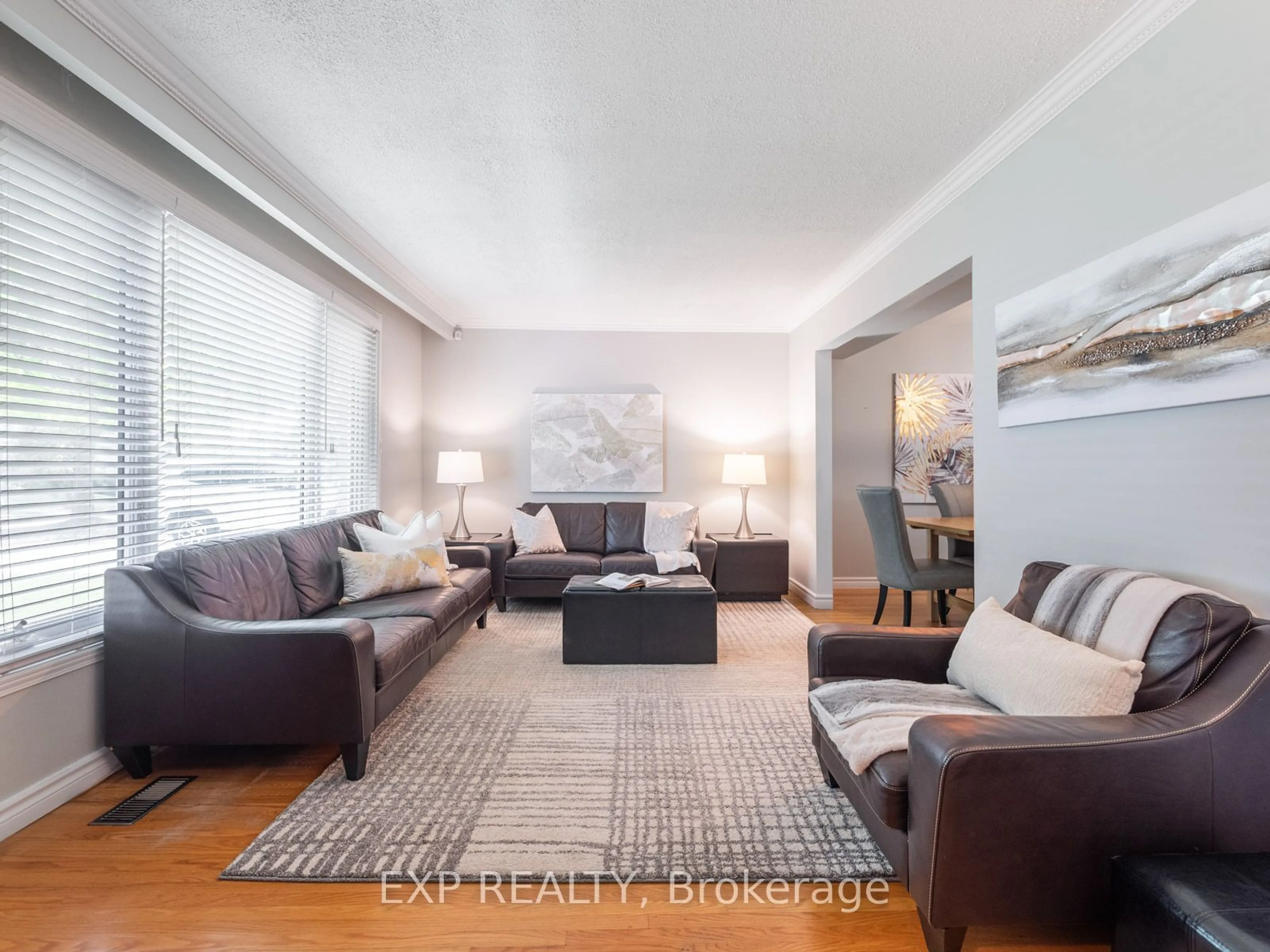 Living room for 36 Tristan Cres, Toronto Ontario M2H 1X3