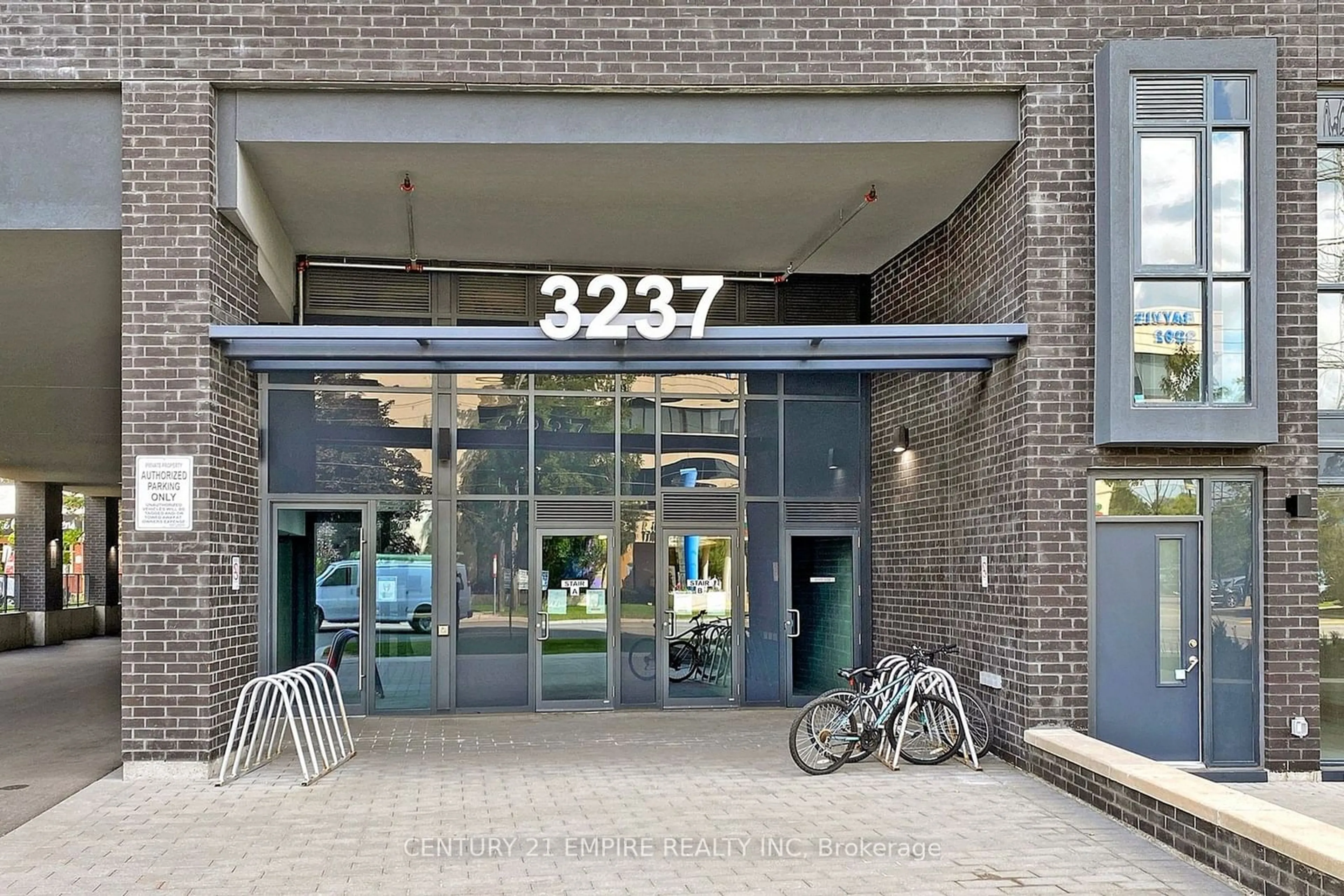 Indoor foyer for 3237 Bayview Ave #505, Toronto Ontario M2K 0G1