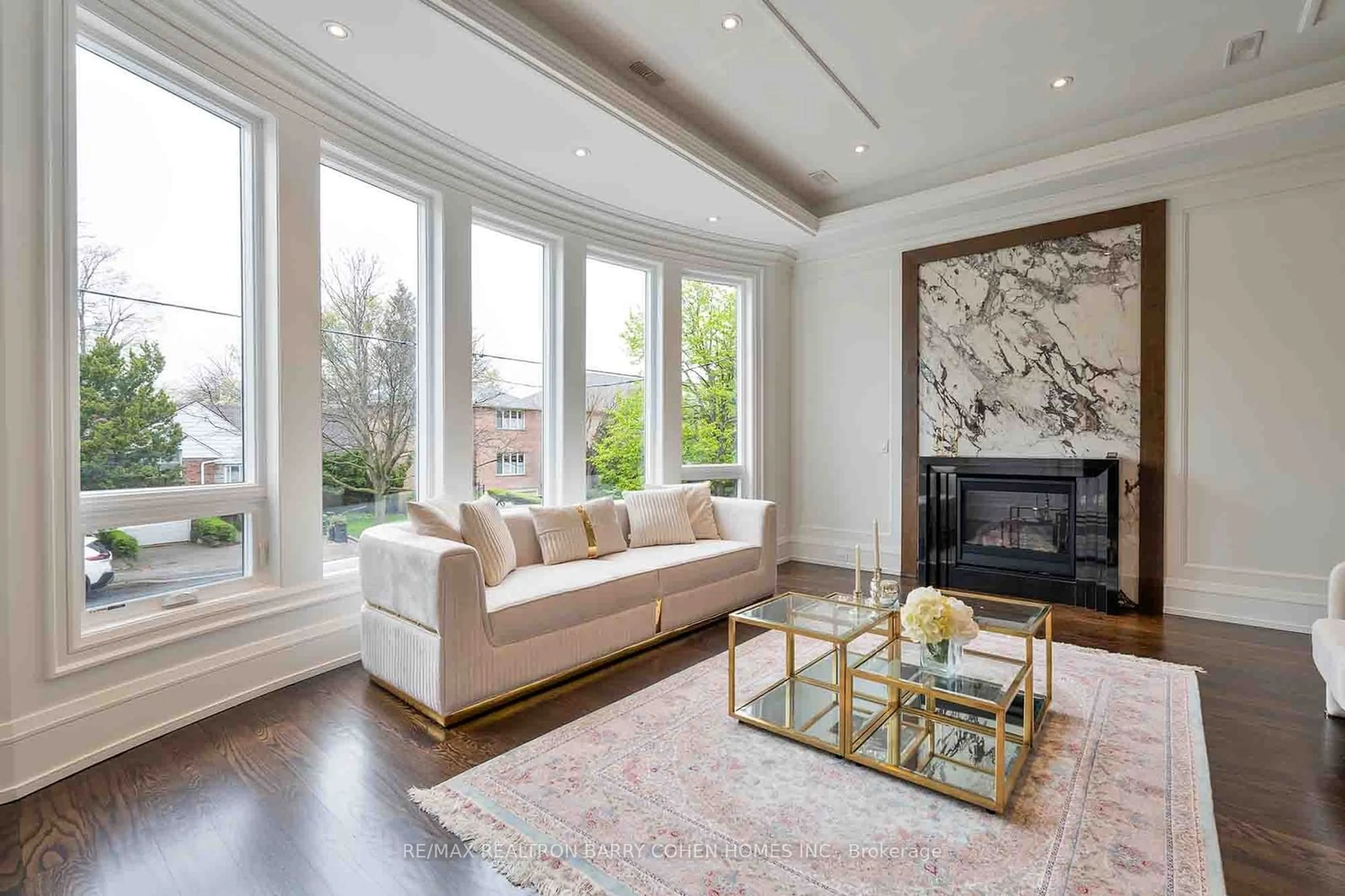 Living room for 77 Shelborne Ave, Toronto Ontario M5N 1Z2