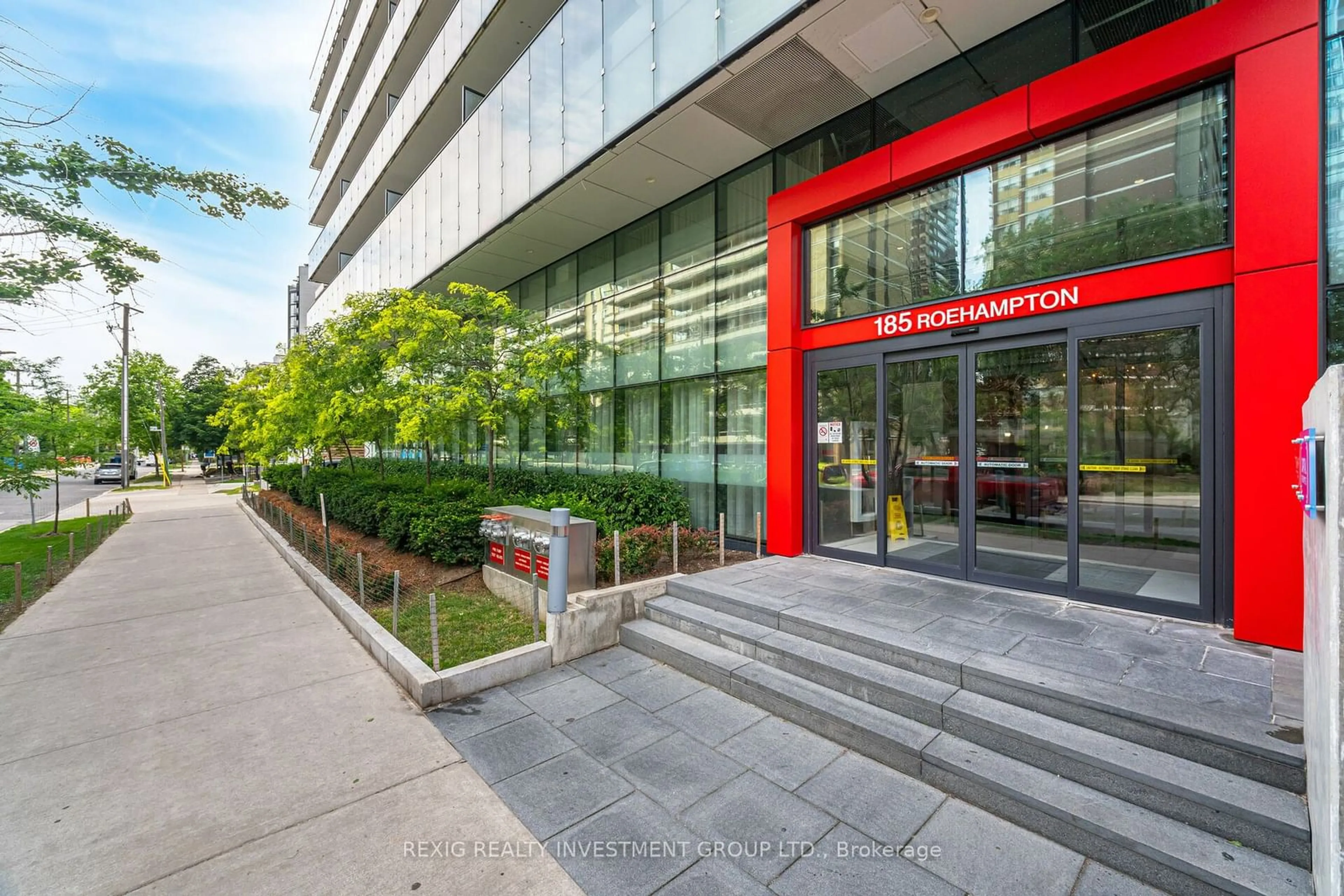 Indoor foyer for 185 Roehampton Ave #1313, Toronto Ontario M4P 0C6