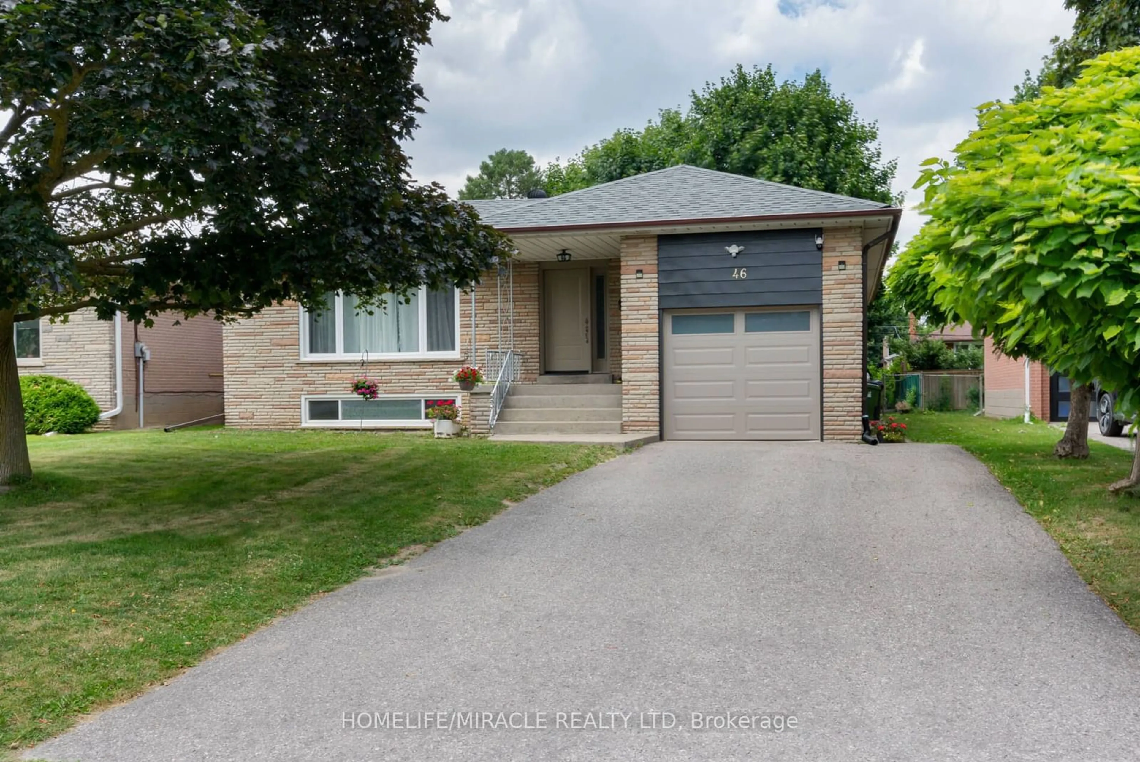 Frontside or backside of a home for 46 Clifton Ave, Toronto Ontario M3H 4L1