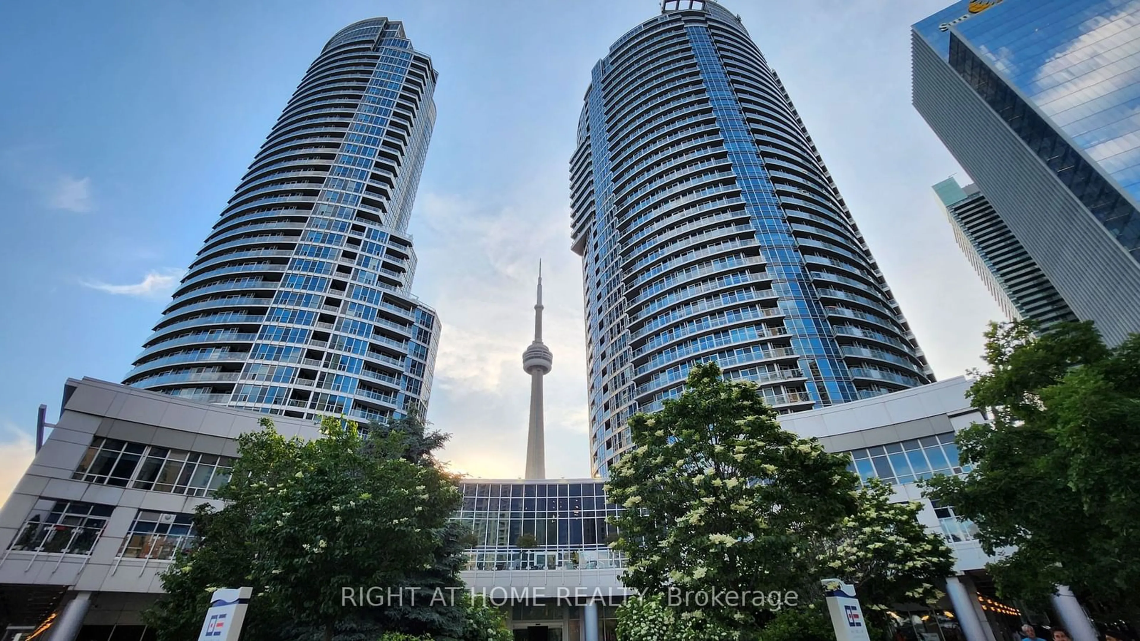 A pic from exterior of the house or condo for 8 York St #1912, Toronto Ontario M5J 2Y2