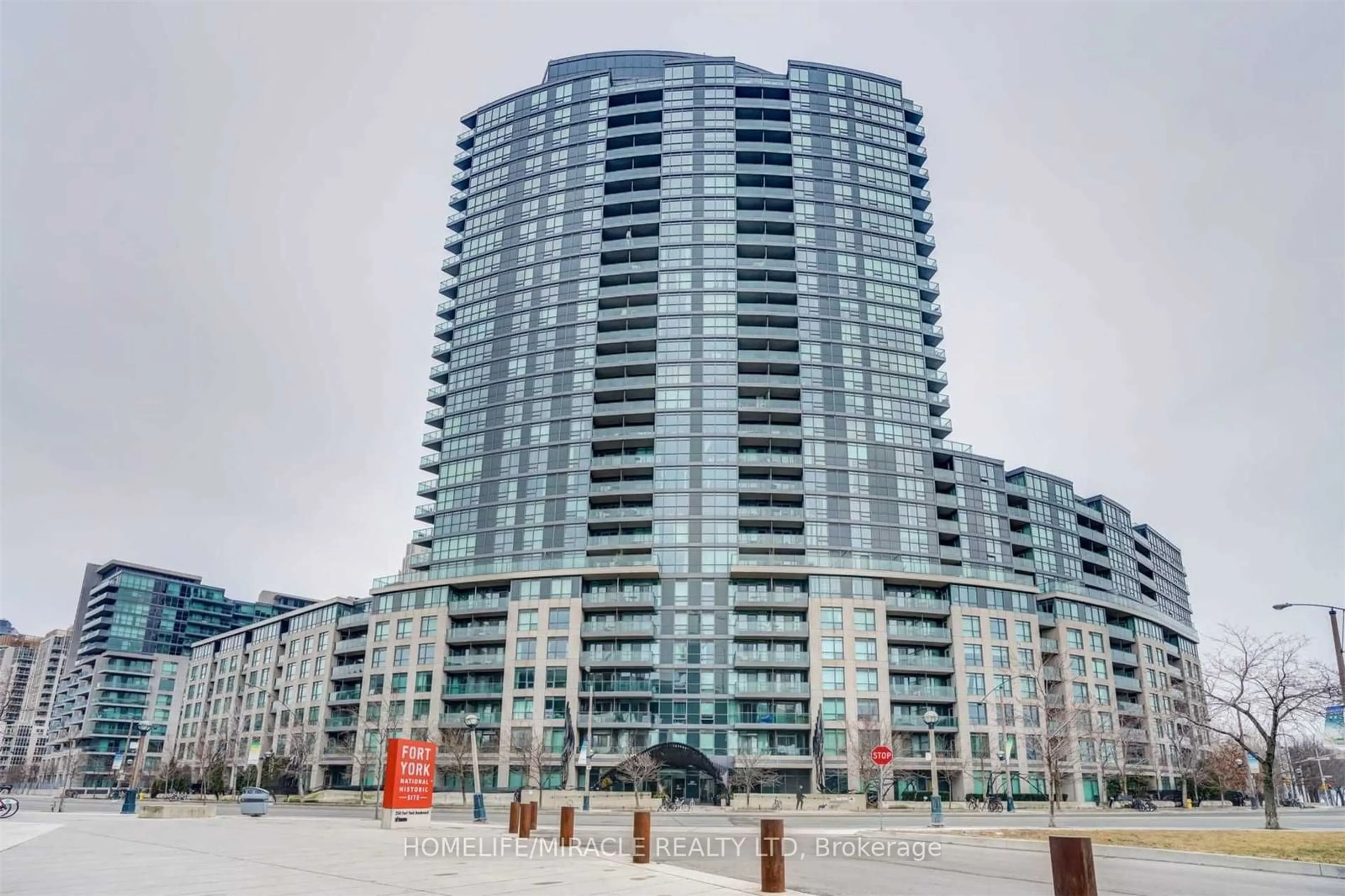 A pic from exterior of the house or condo for 231 Fort York Blvd #2310, Toronto Ontario M5V 1B1