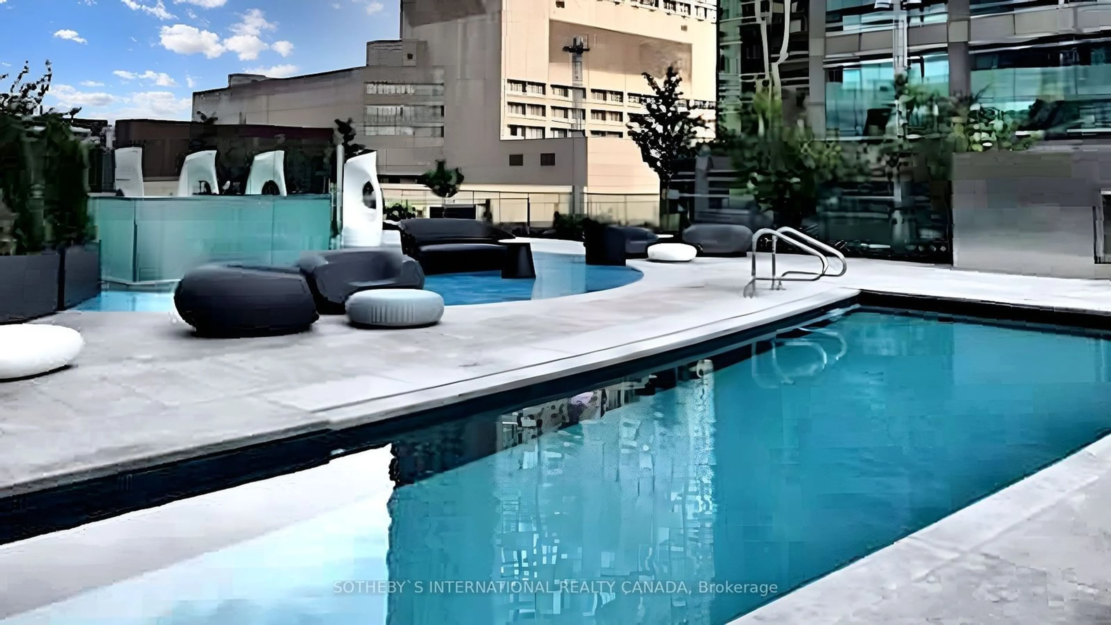 Indoor or outdoor pool for 1 Bloor St #911, Toronto Ontario M4W 0A8