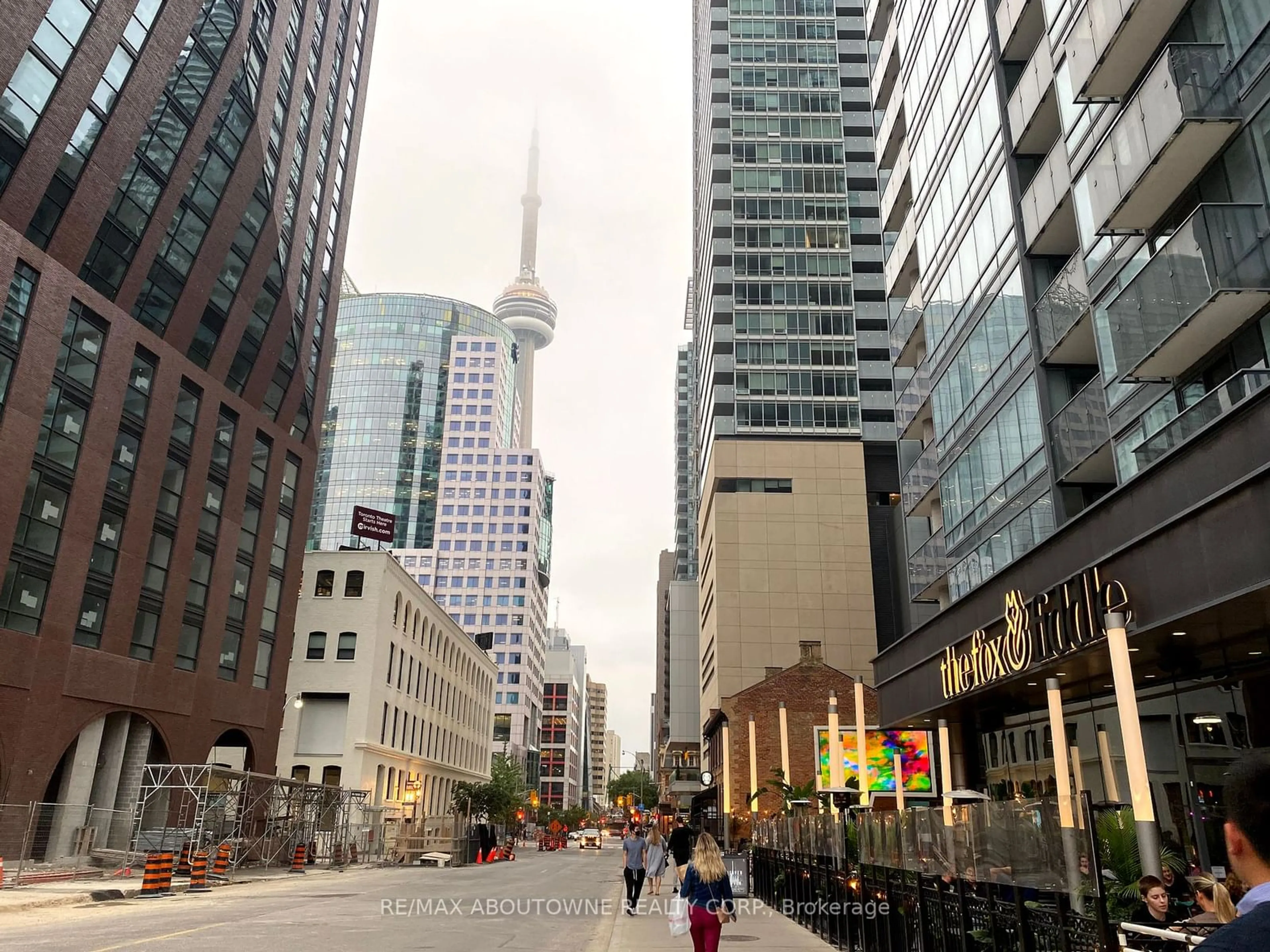 A view of a street for 295 Adelaide St #217, Toronto Ontario M5V 0L4