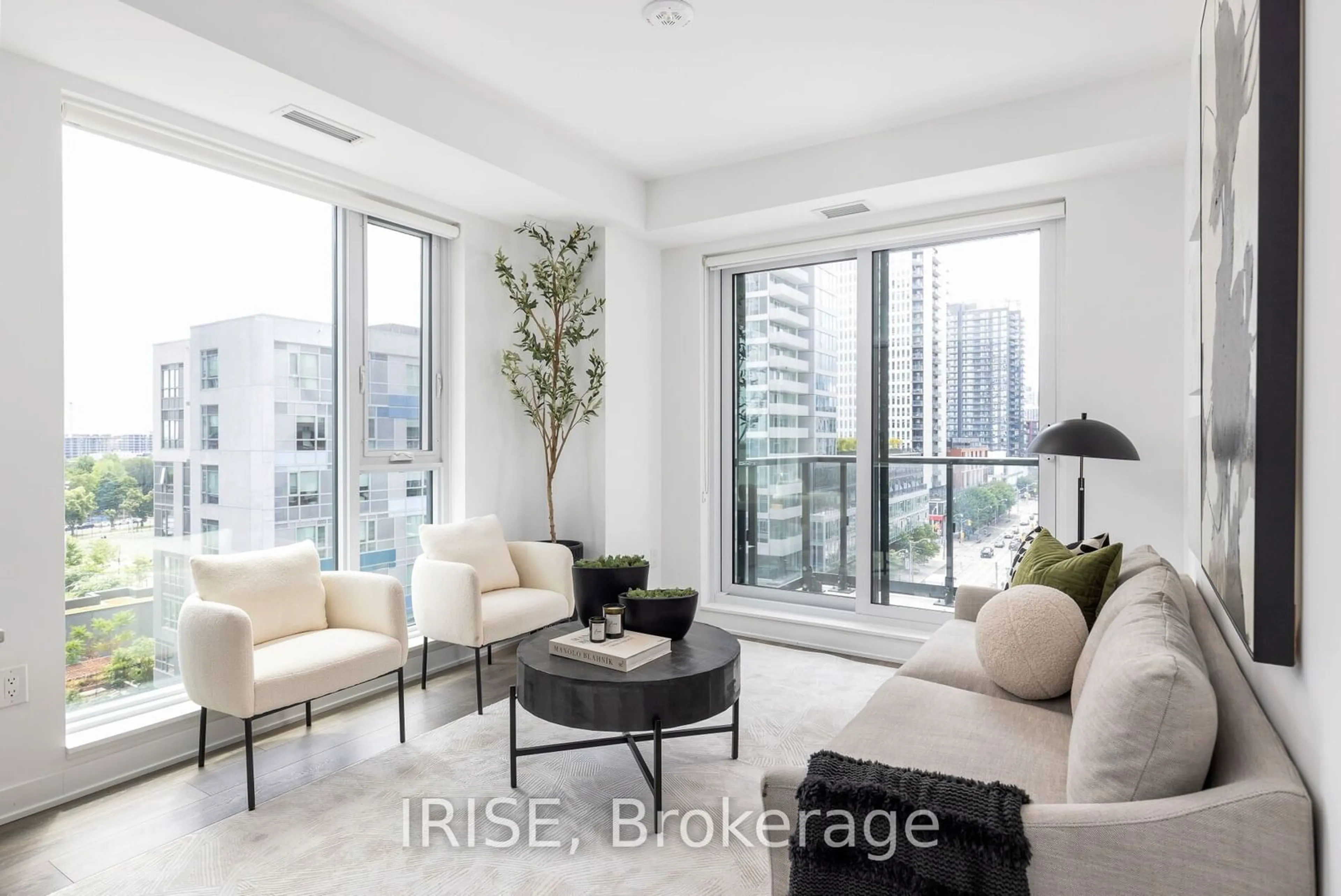 Living room for 130 River St #703, Toronto Ontario M5A 0R8
