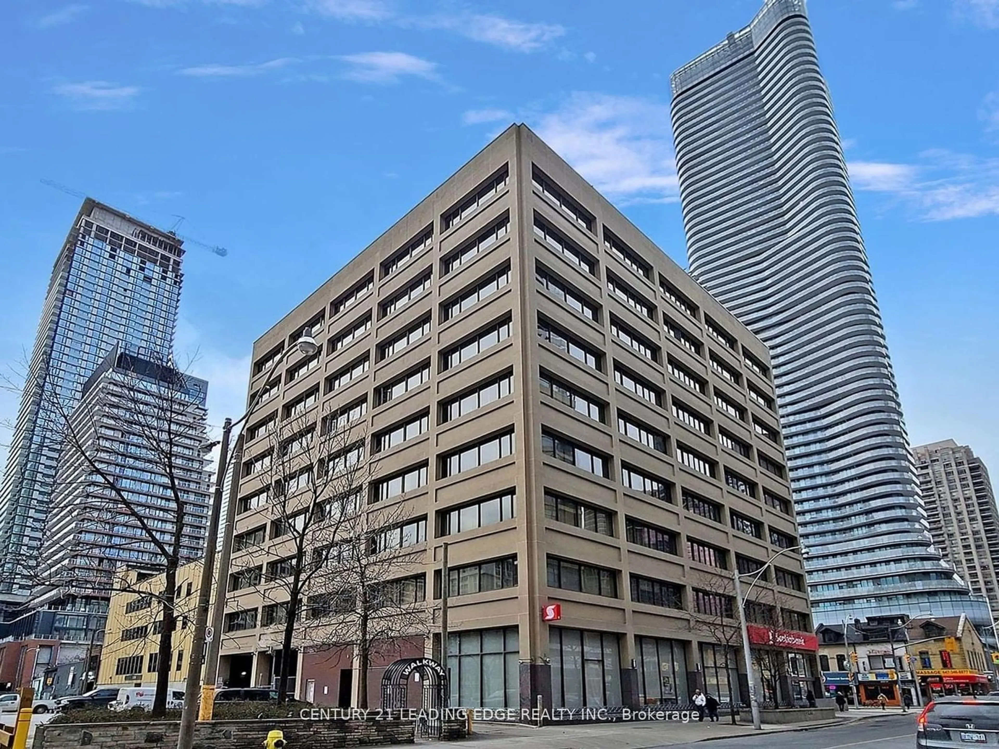 Street view for 555 YONGE St #602, Toronto Ontario M4Y 3A6