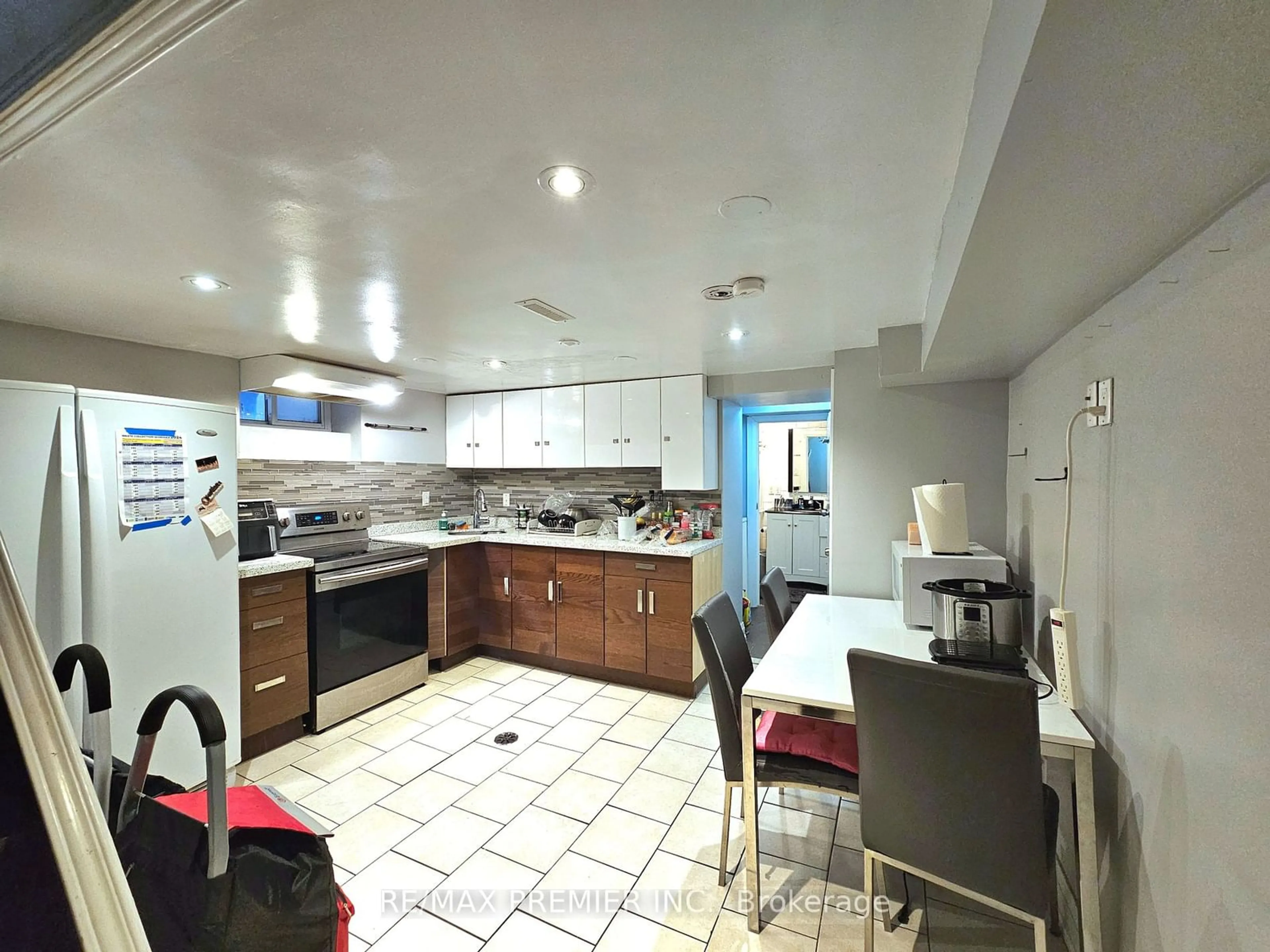 Kitchen for 454 Gerrard St, Toronto Ontario M5A 2H2