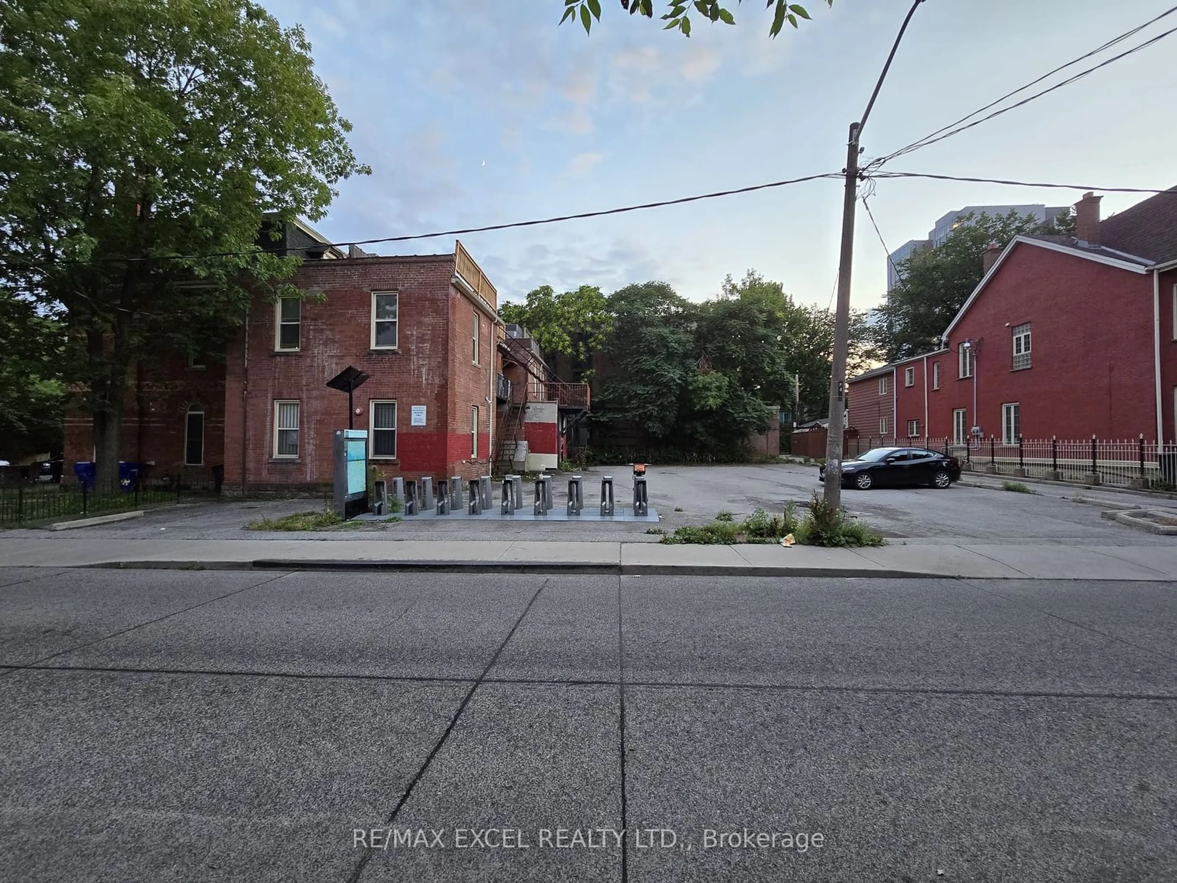 Street view for 28 Cecil St, Toronto Ontario M5T 1N3