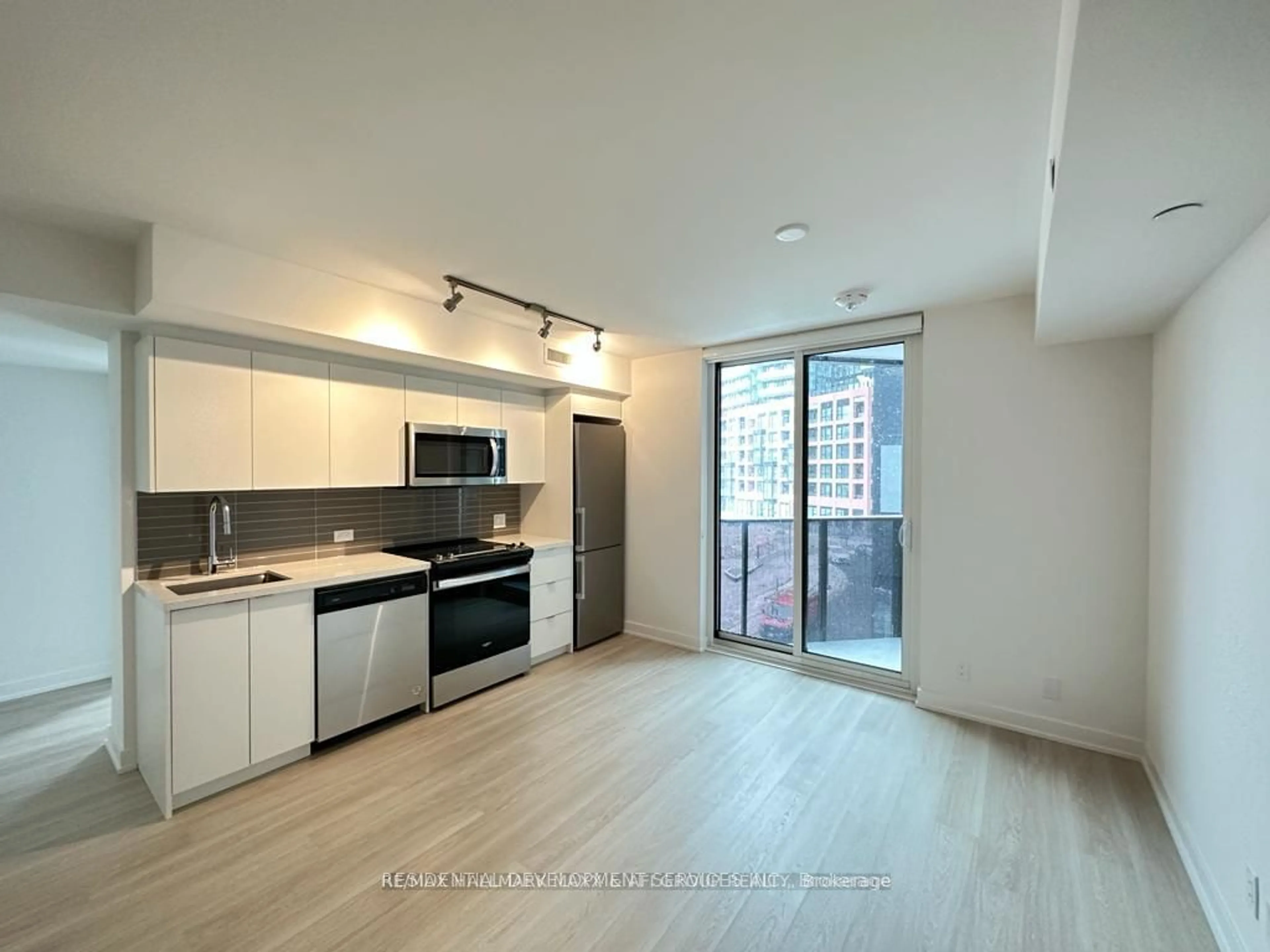 Standard kitchen for 30 Tretti Way #304, Toronto Ontario M3H 0E3