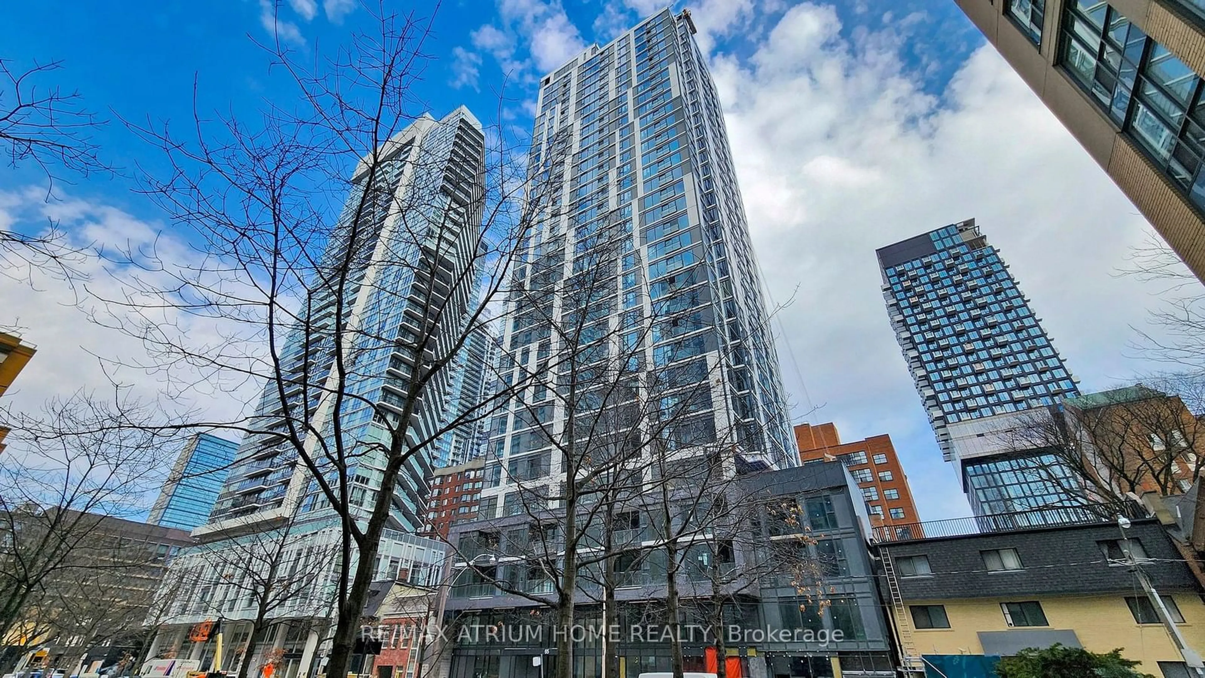 A pic from exterior of the house or condo for 65 Mutual St #2704, Toronto Ontario M5B 2A9