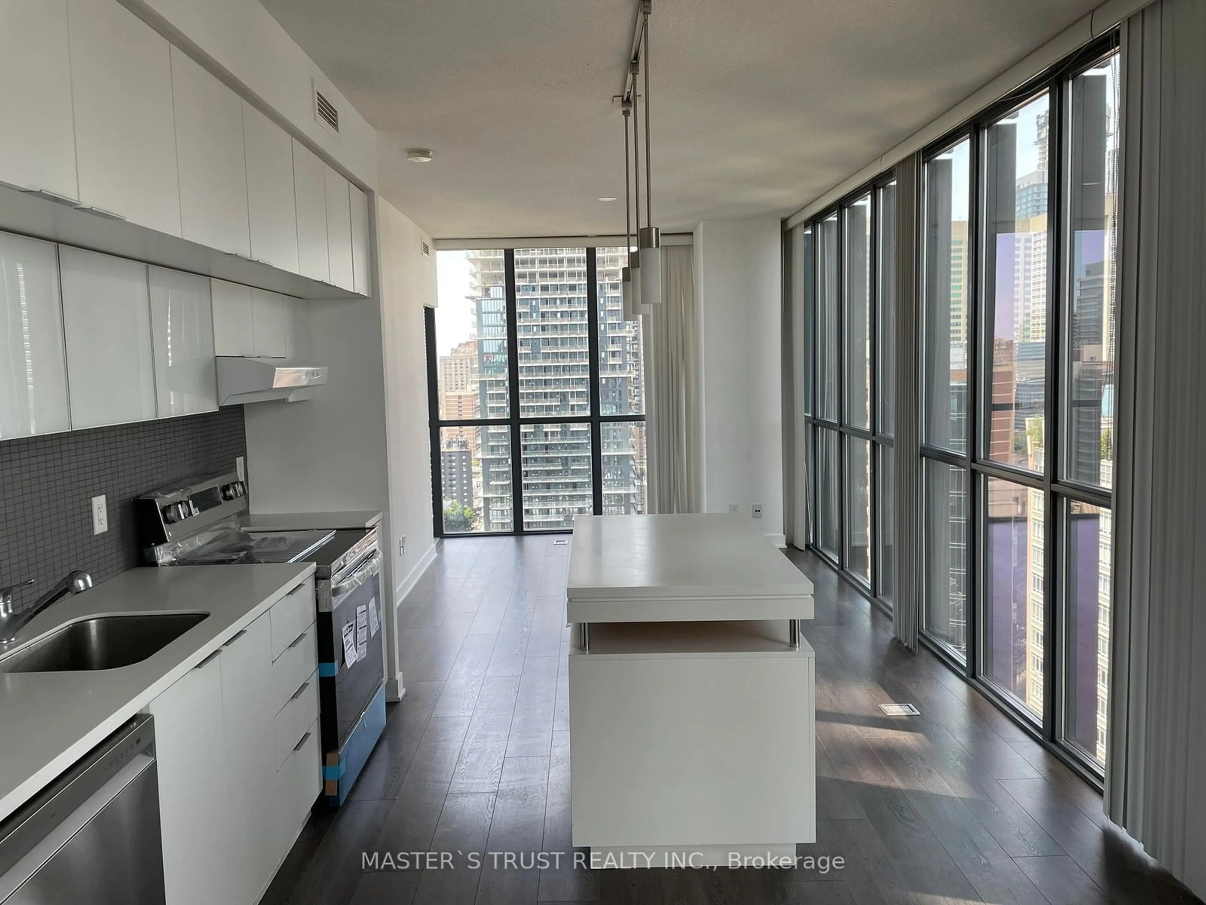 Kitchen for 110 Charles St #2607, Toronto Ontario M4Y 1T5
