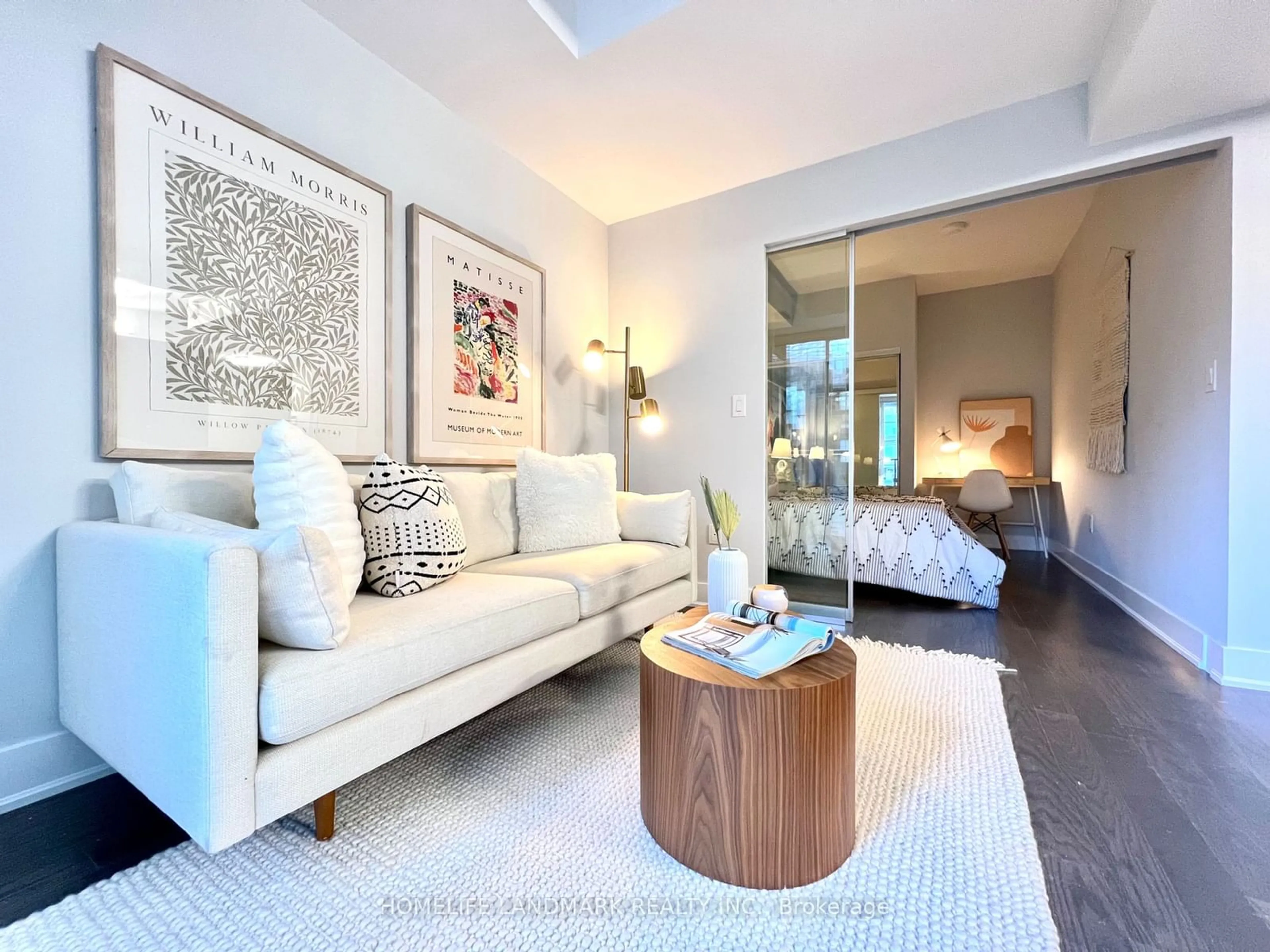 Living room for 955 Bay St #703, Toronto Ontario M5S 0C6