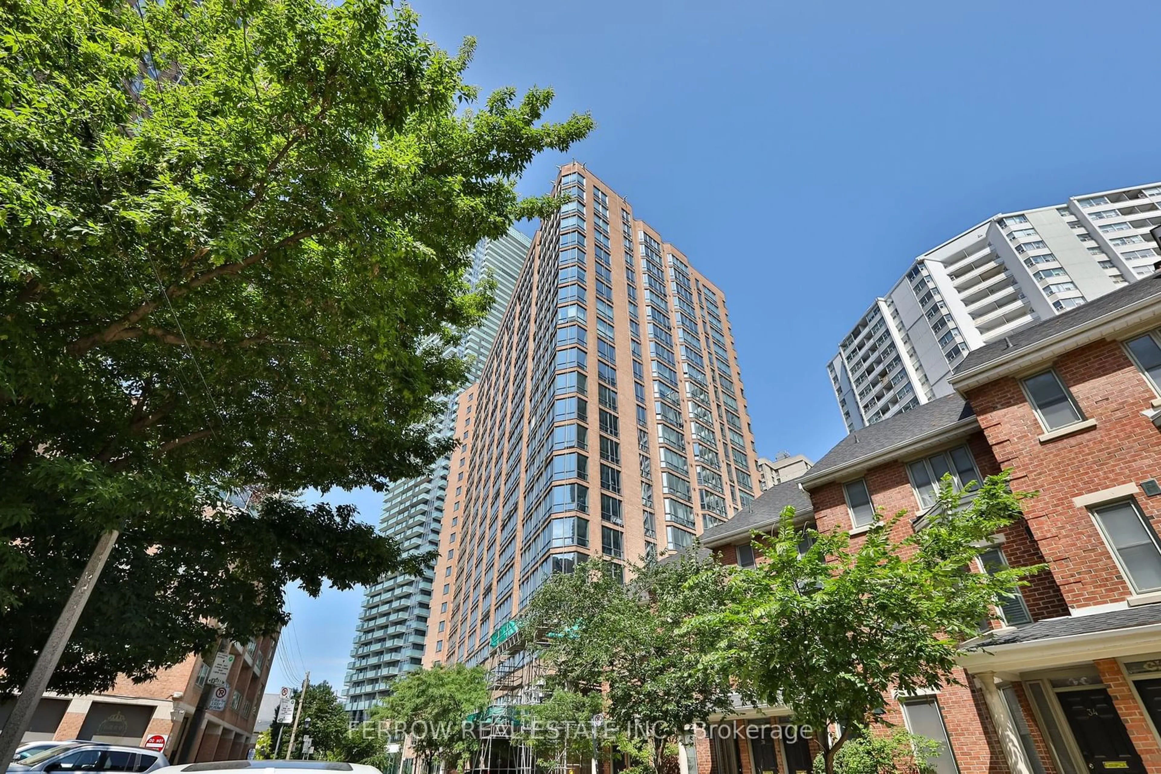 A pic from exterior of the house or condo for 1055 Bay St #2209, Toronto Ontario M5S 3A3