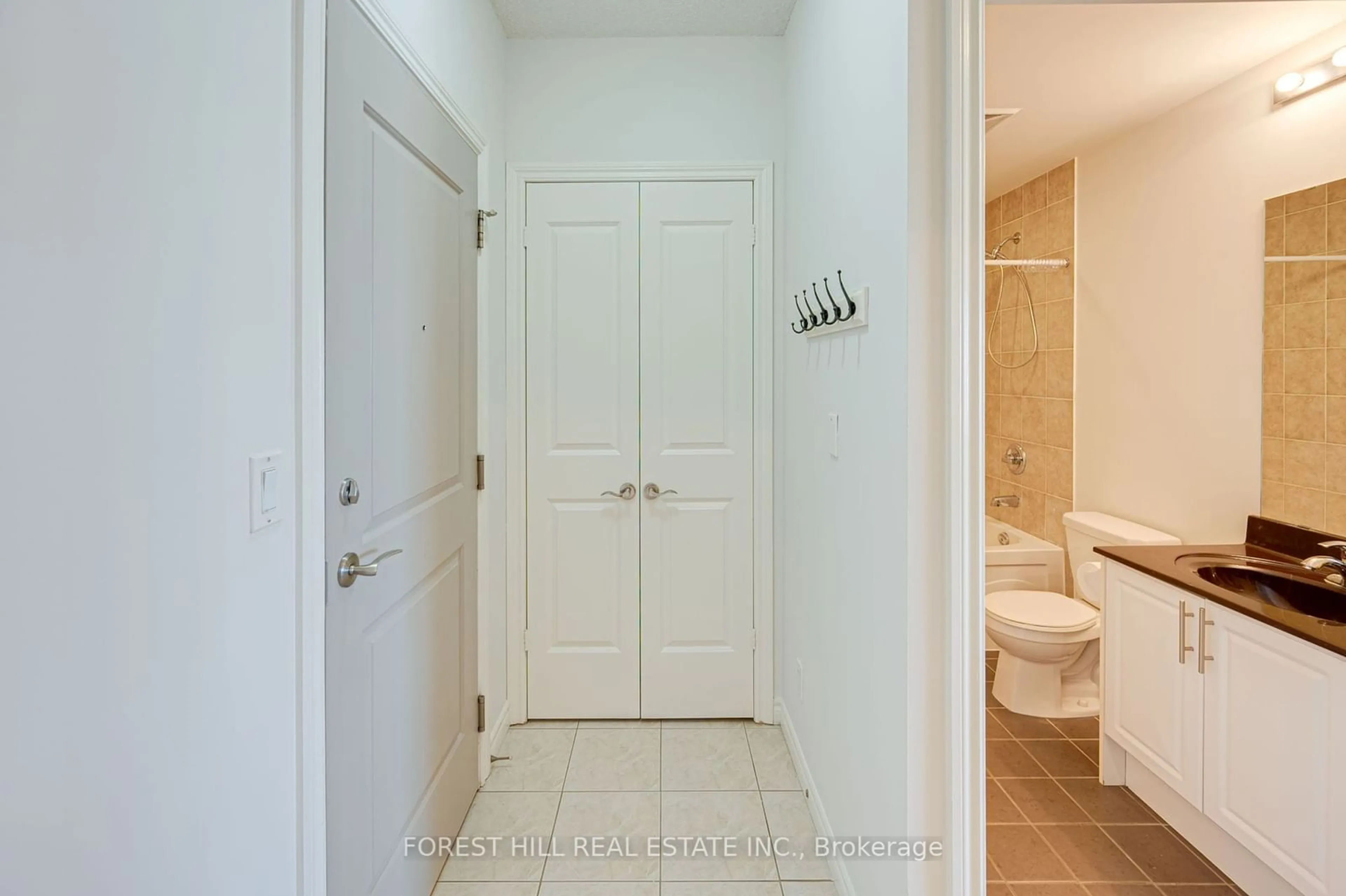 Bathroom for 133 Wynford Dr #1104, Toronto Ontario M3C 0J5