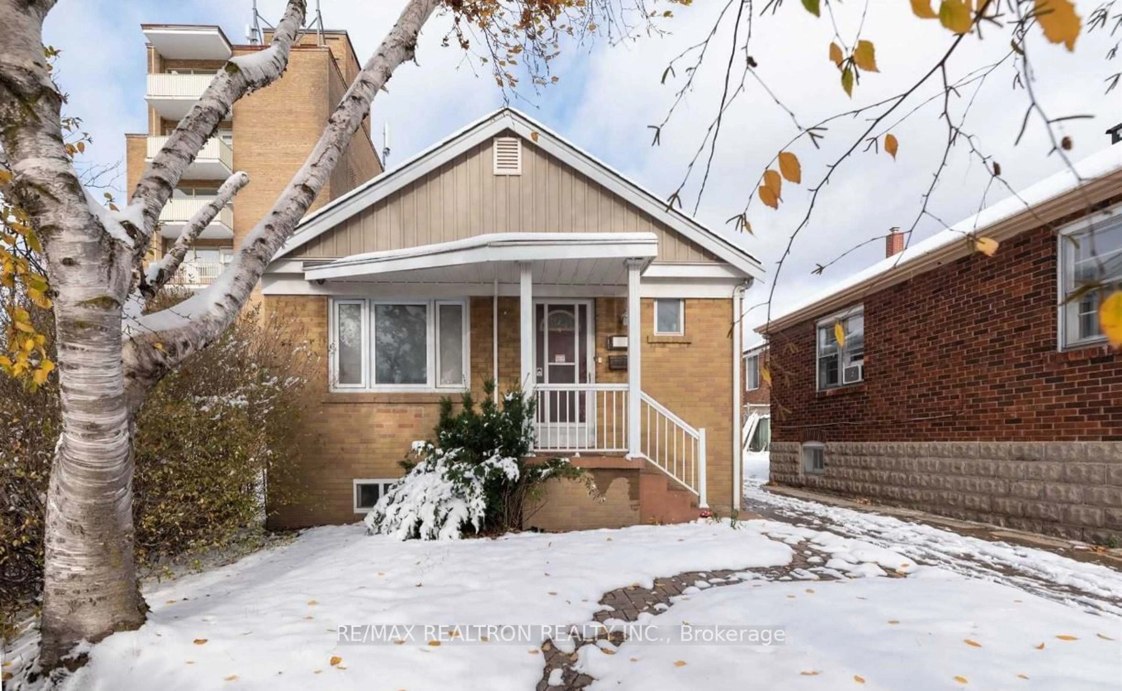 Frontside or backside of a home for 473 Vaughan Rd, Toronto Ontario M6C 2P5