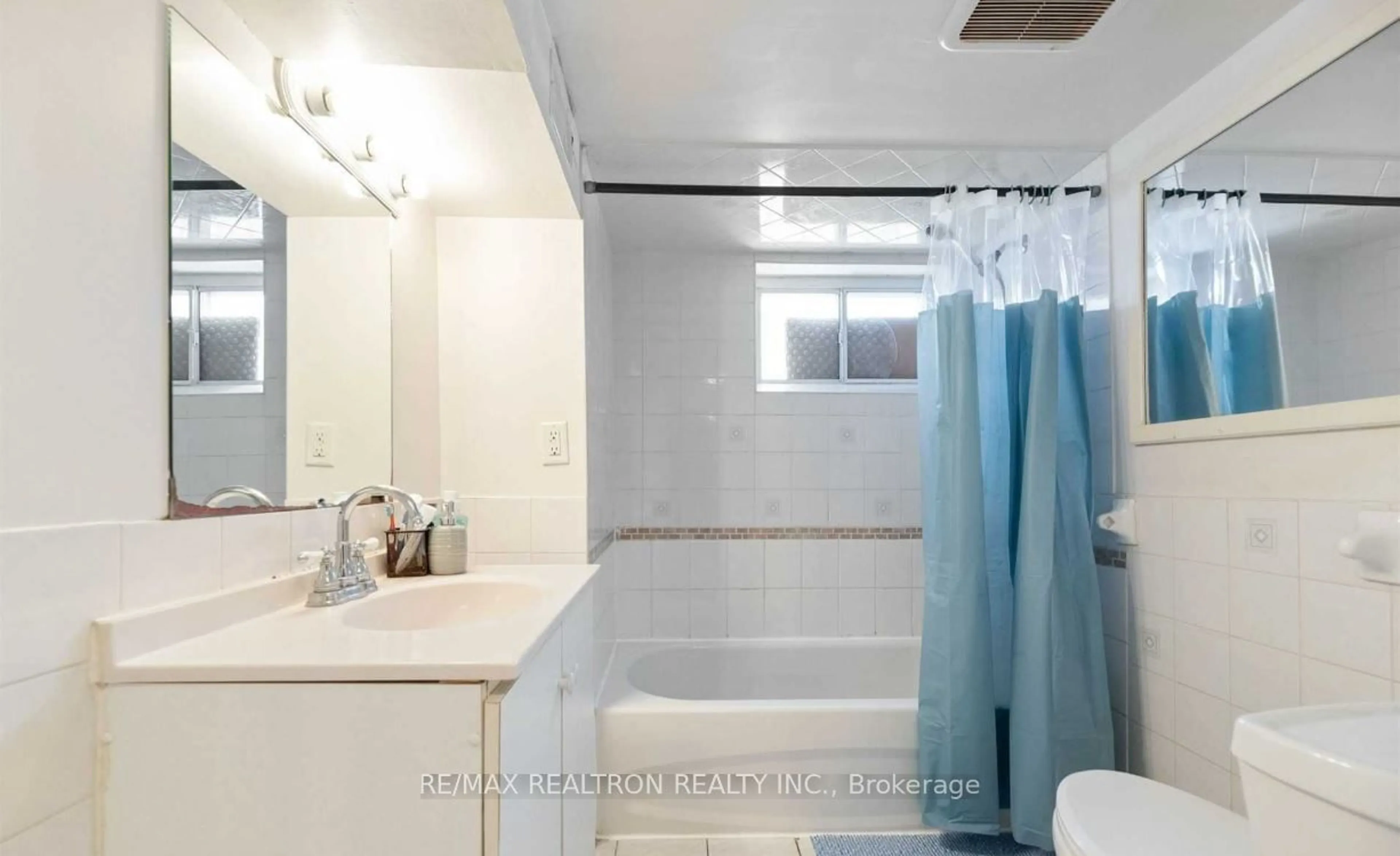 Bathroom for 473 Vaughan Rd, Toronto Ontario M6C 2P5