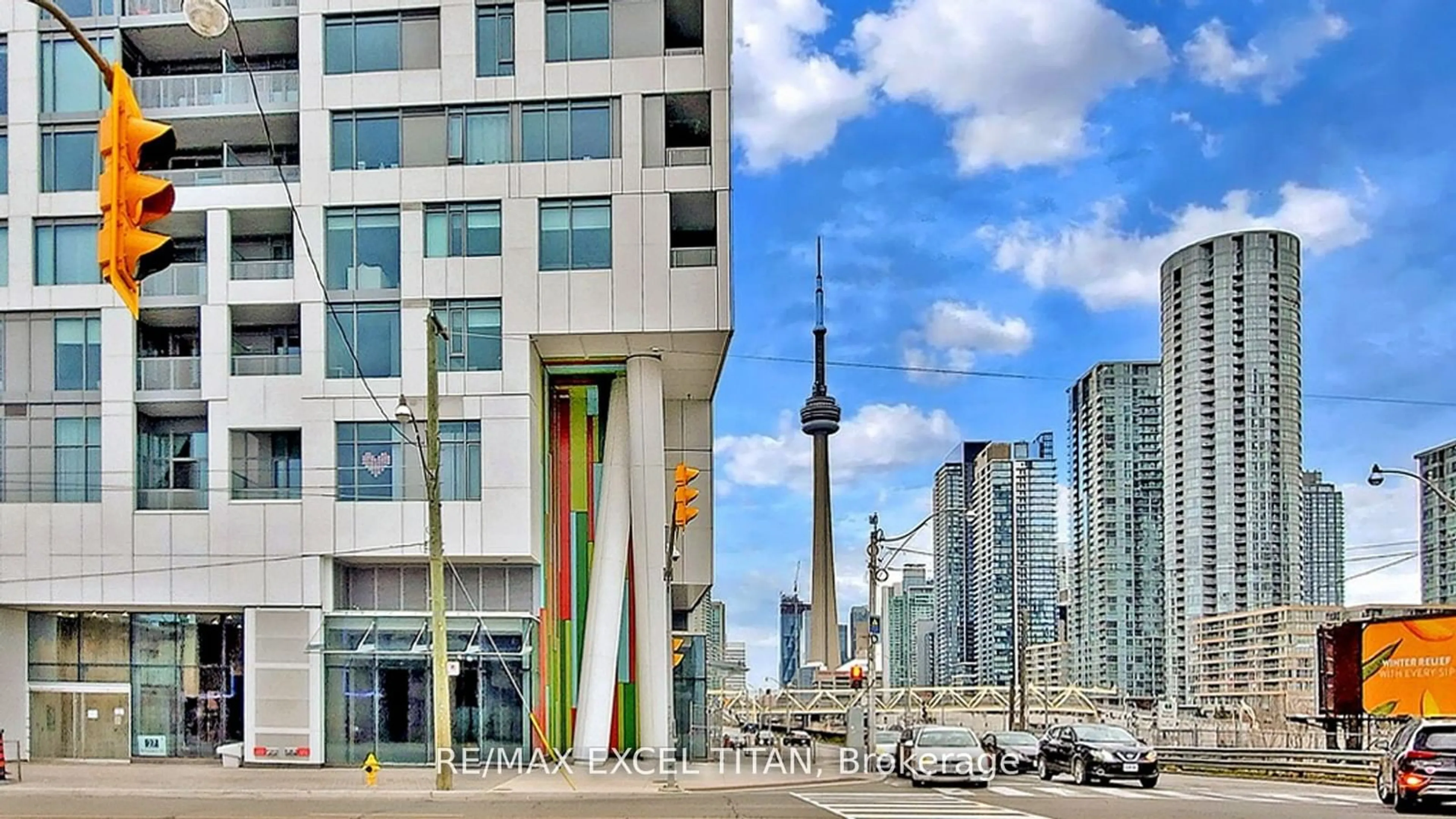 A pic from exterior of the house or condo for 27 Bathurst St #410, Toronto Ontario M5V 0R1