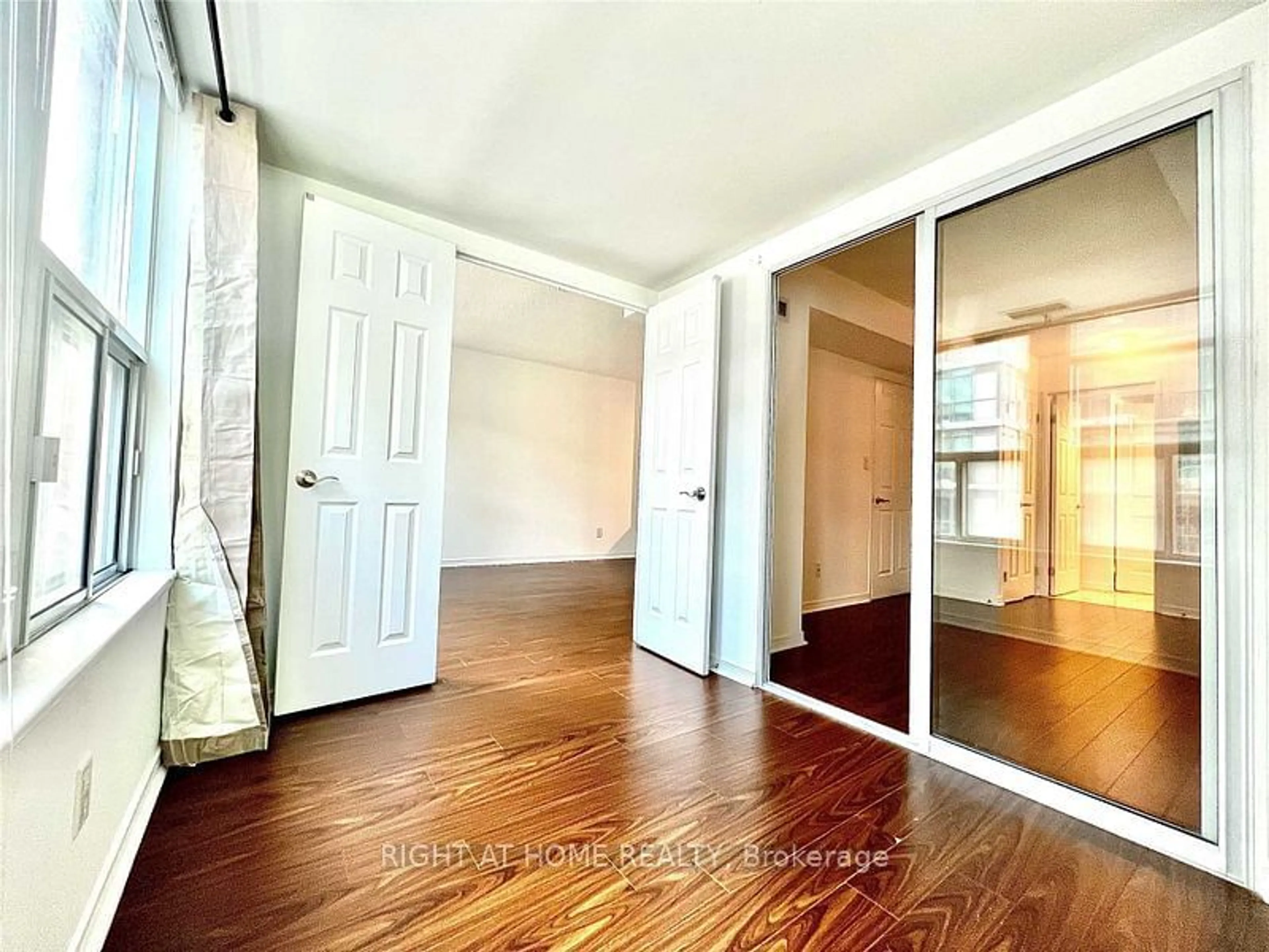 Indoor entryway for 230 King St #606, Toronto Ontario M5A 1K5