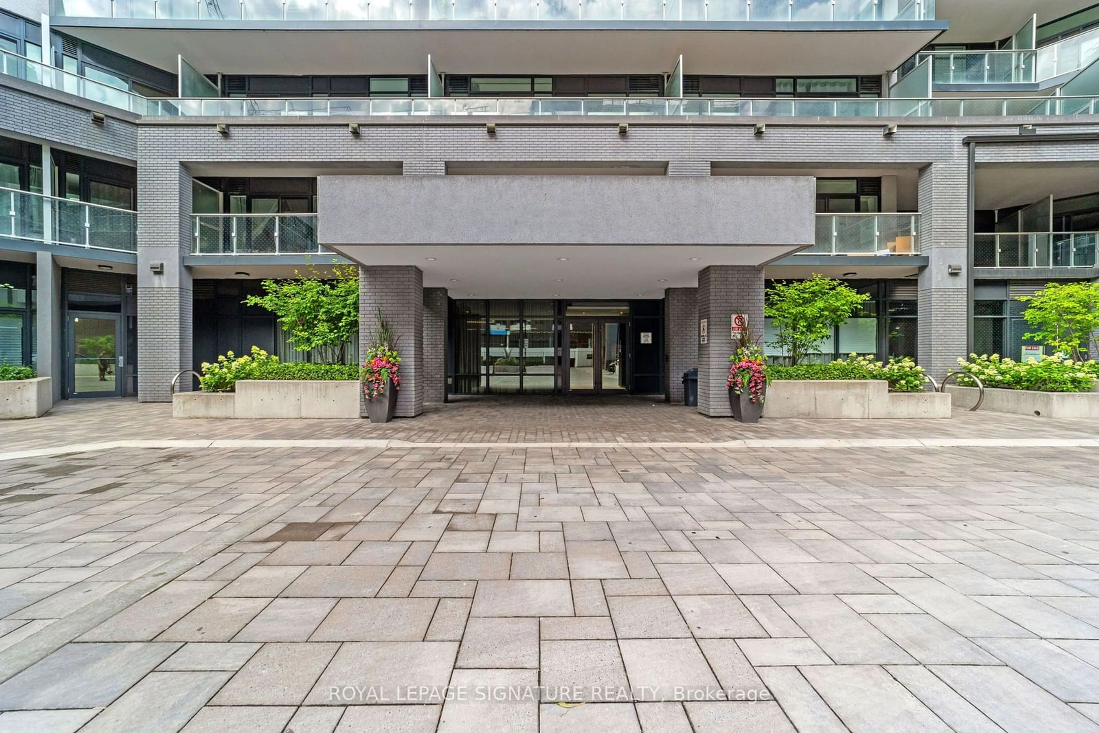 Indoor lobby for 621 Sheppard Ave #229, Toronto Ontario M2K 1B5