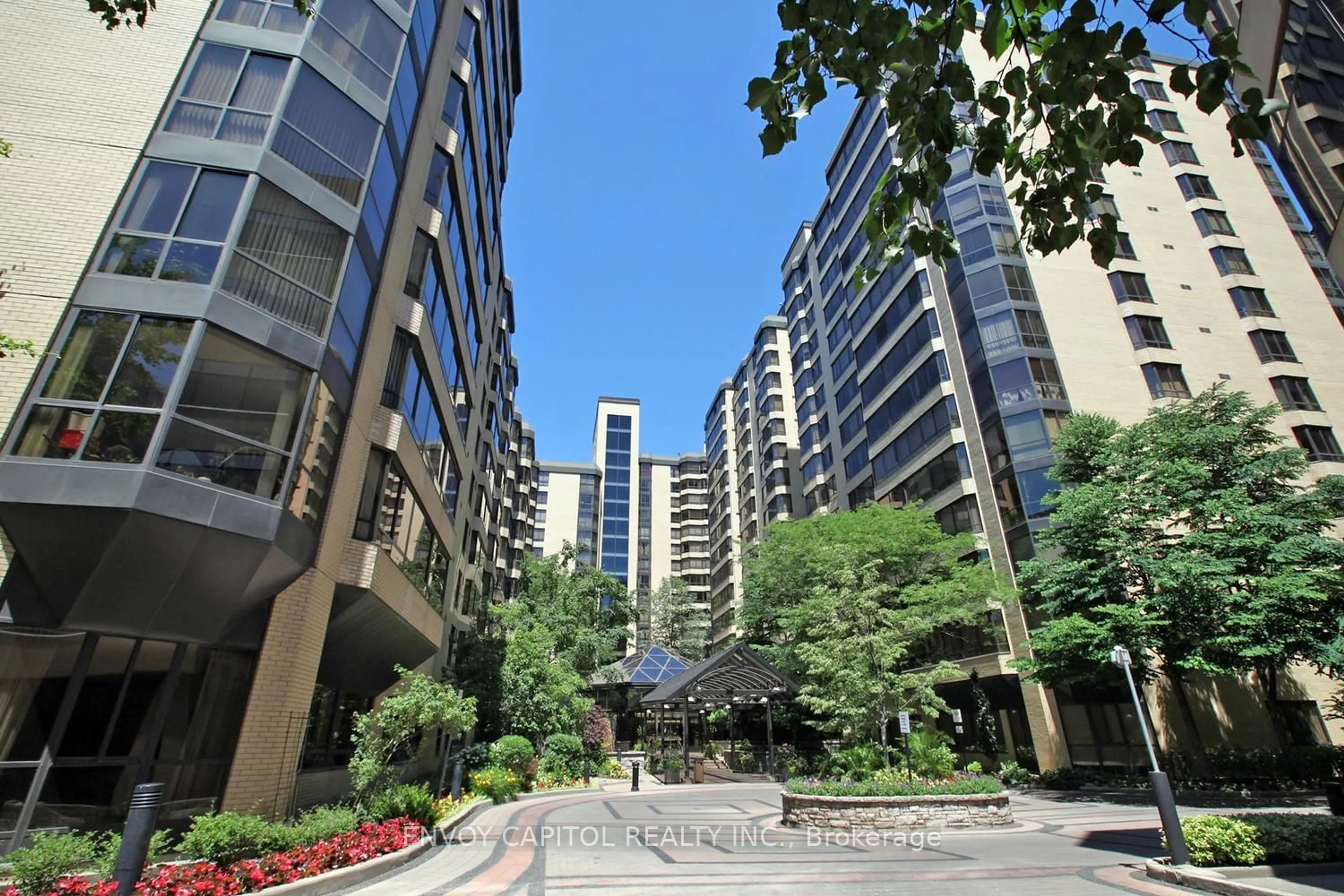 A pic from exterior of the house or condo for 195 St Patrick St #908, Toronto Ontario M5T 2Y8