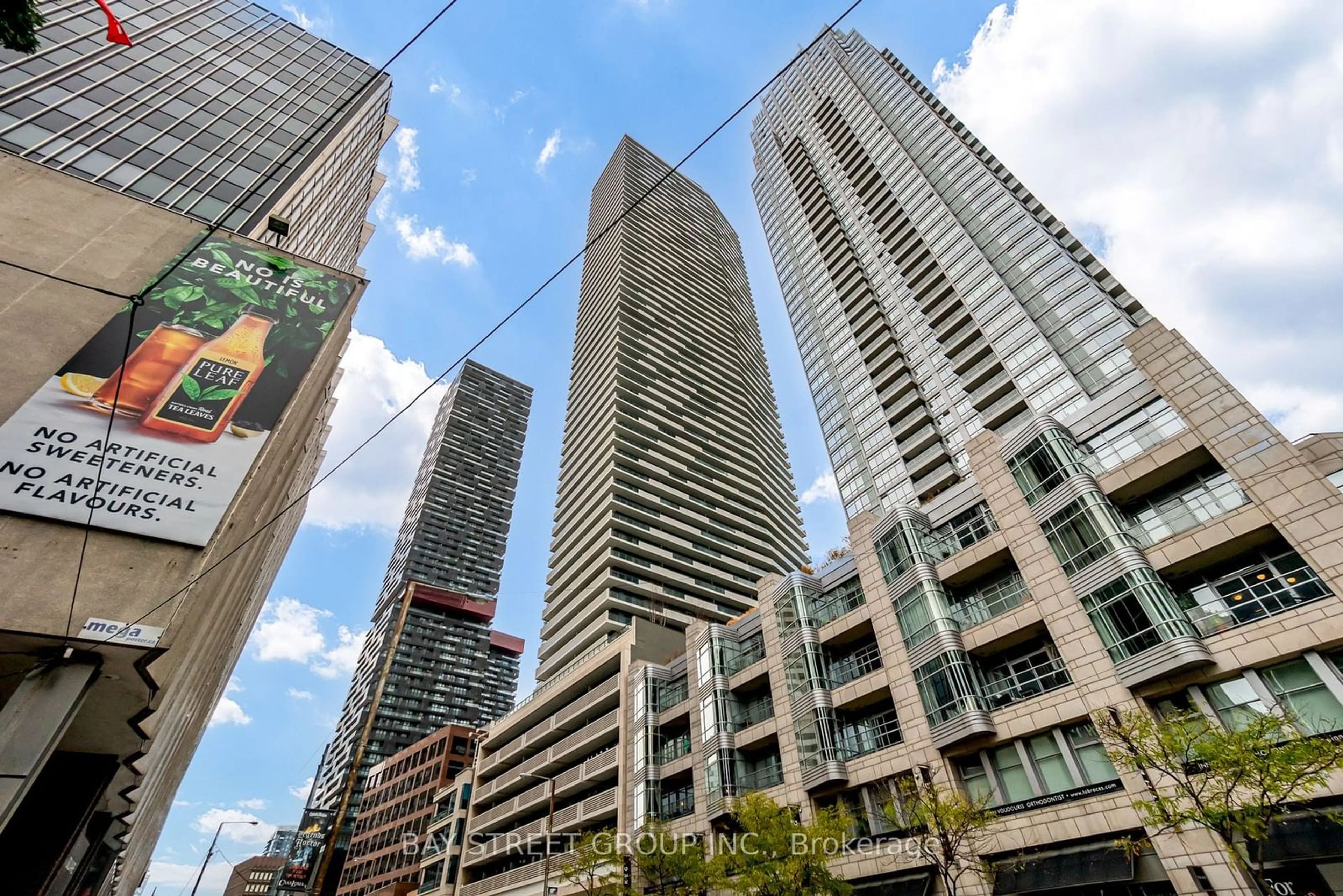 A pic from exterior of the house or condo for 2221 Yonge St #4206, Toronto Ontario M4S 2B4