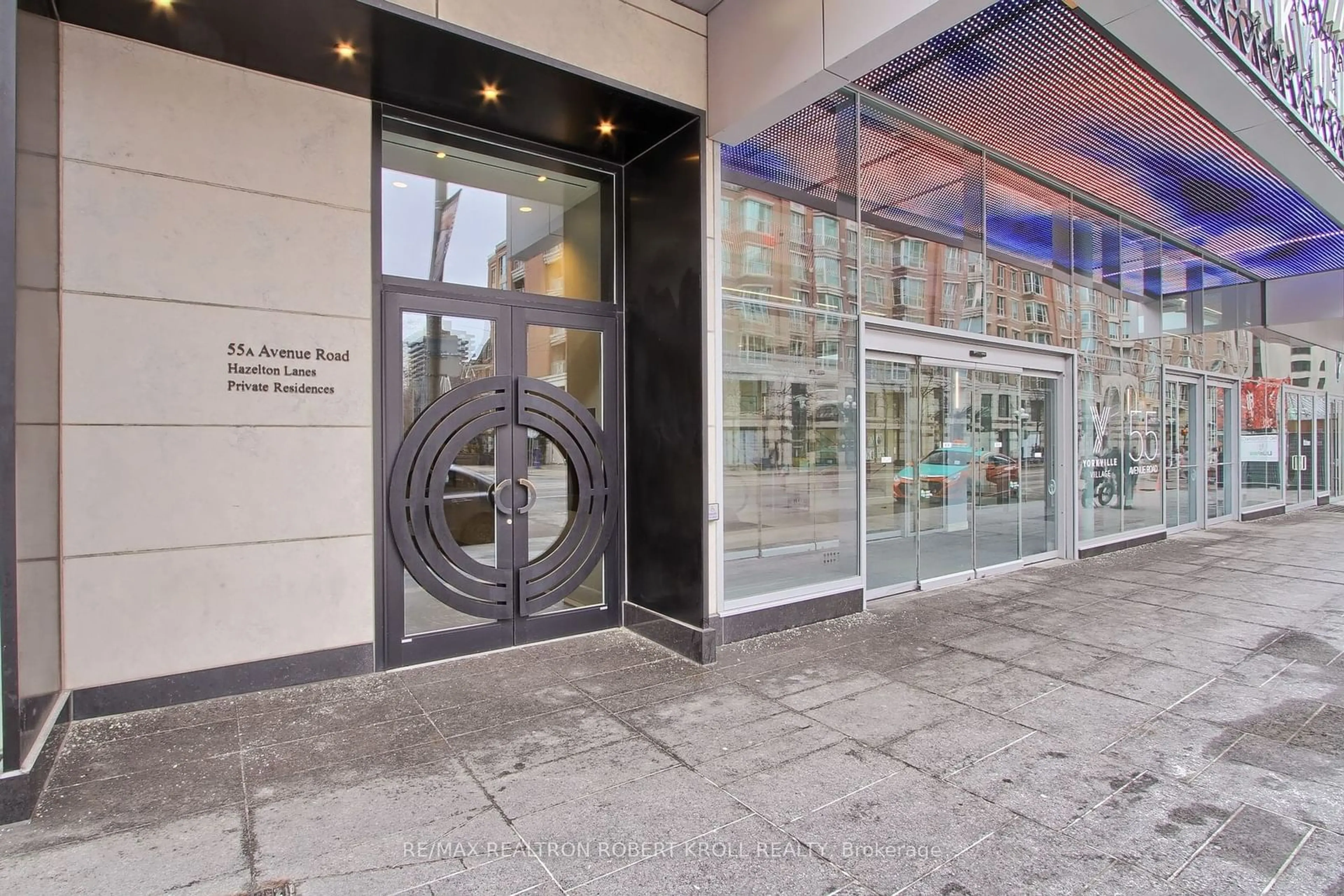 Indoor foyer for 55A Avenue Rd #406, Toronto Ontario M5R 2G3