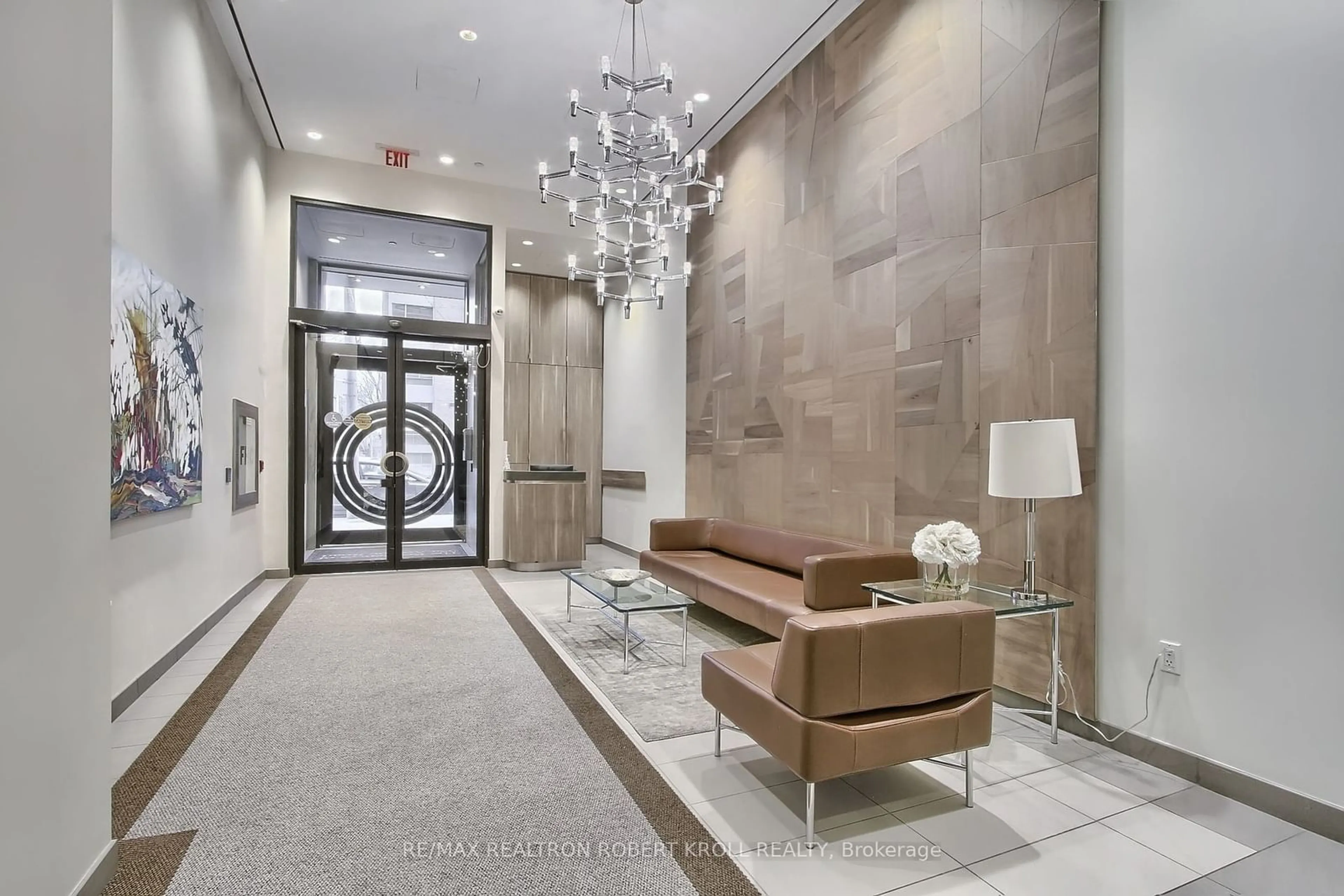 Indoor lobby, wood floors for 55A Avenue Rd #406, Toronto Ontario M5R 2G3