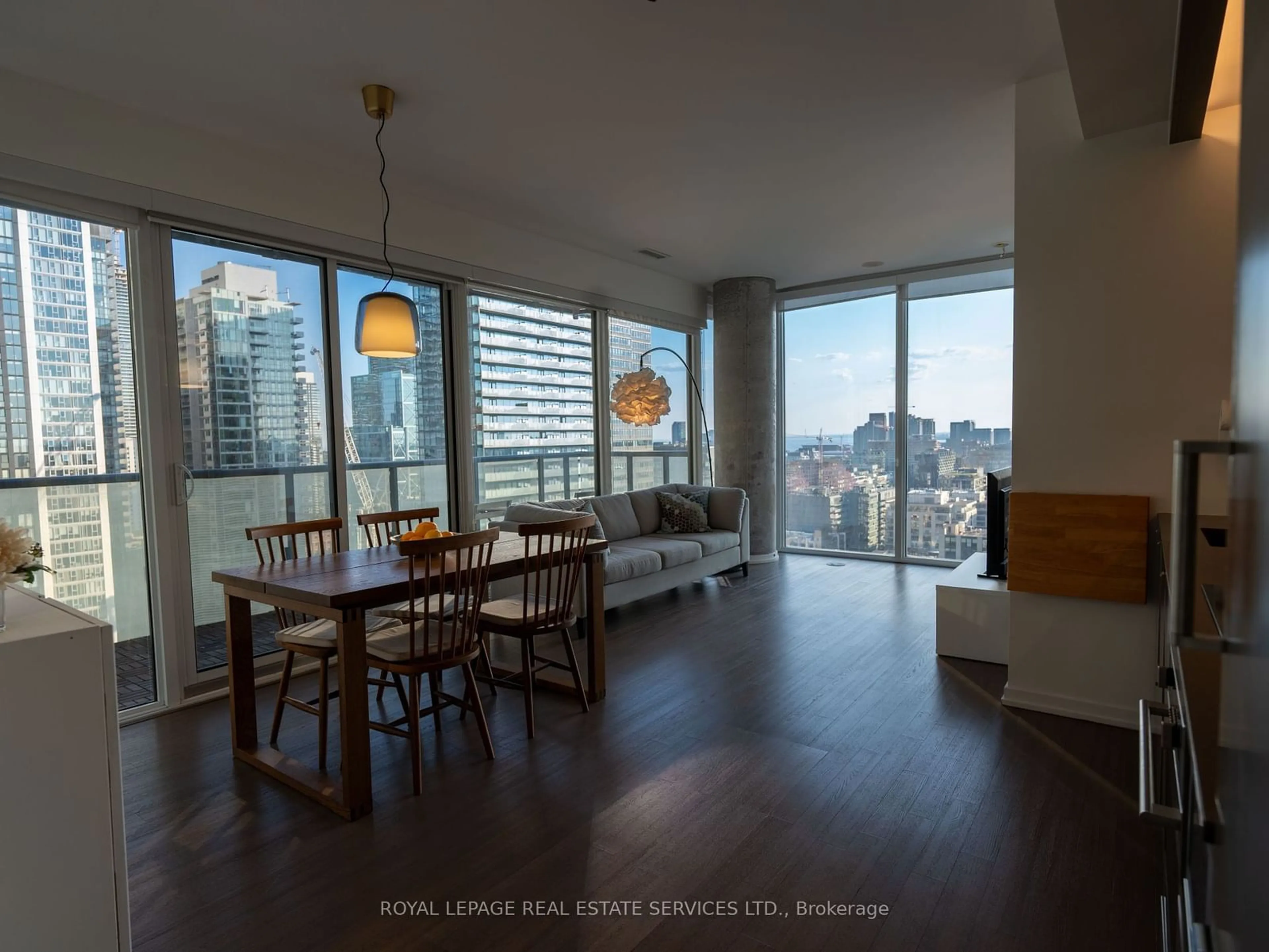 Dining room for 101 Peter St #2309, Toronto Ontario M5V 0G6