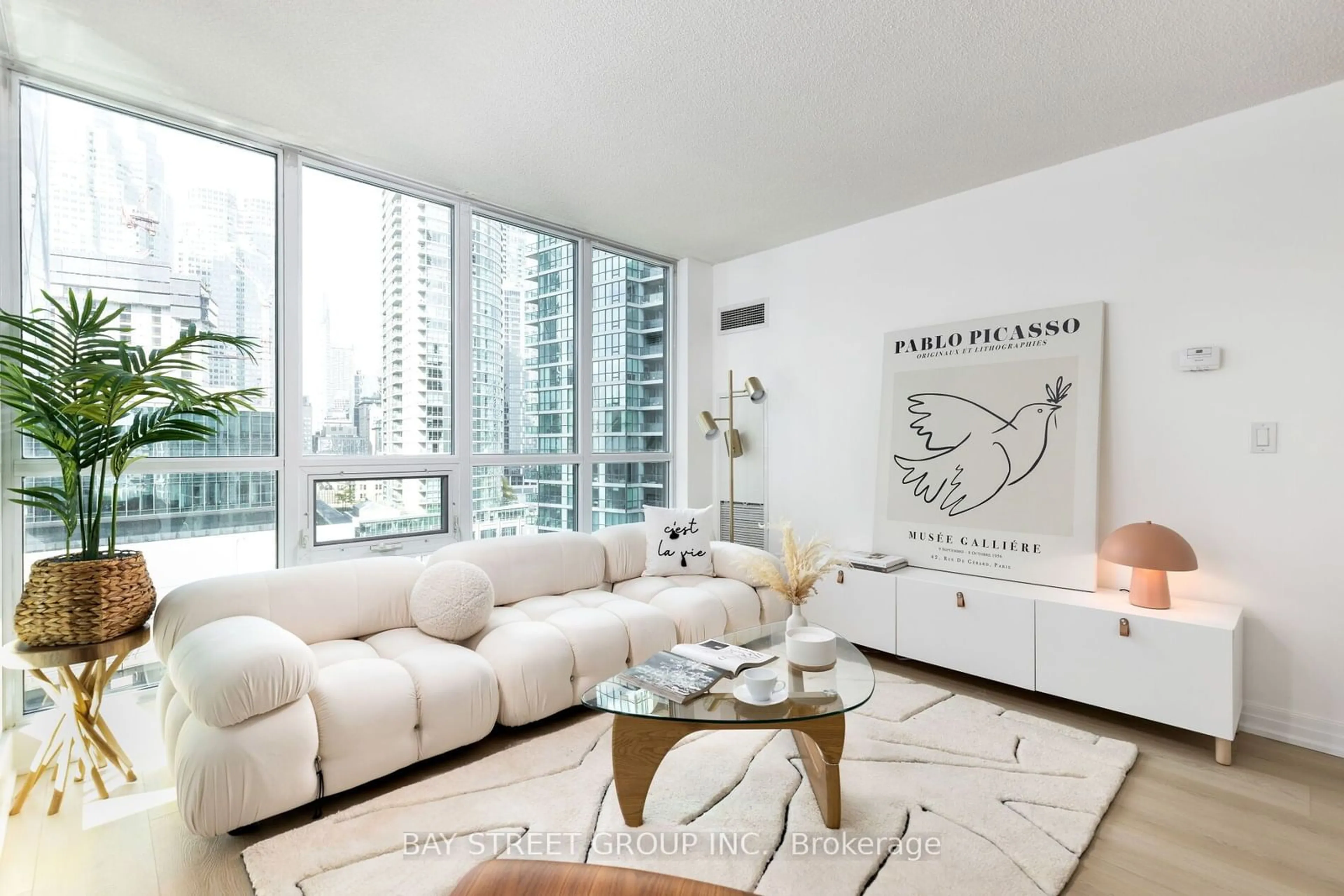 Living room for 12 Yonge St #1210, Toronto Ontario M5E 1Z9