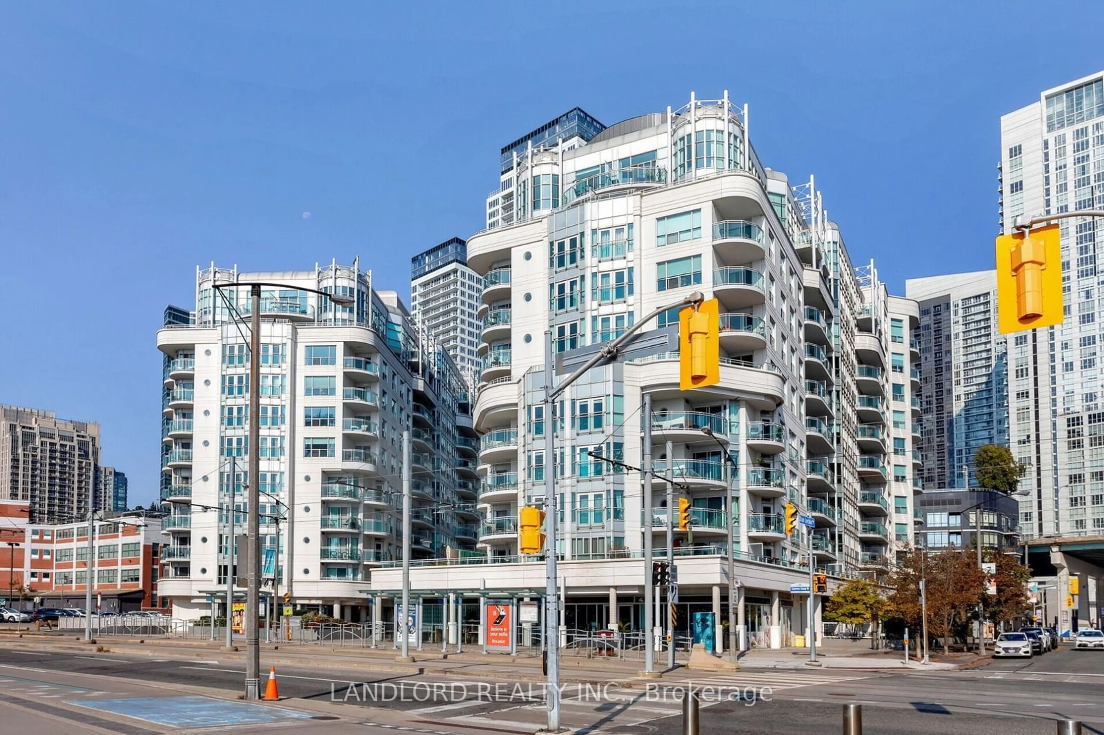A pic from exterior of the house or condo for 600 Queens Quay #1005, Toronto Ontario M5V 3M3