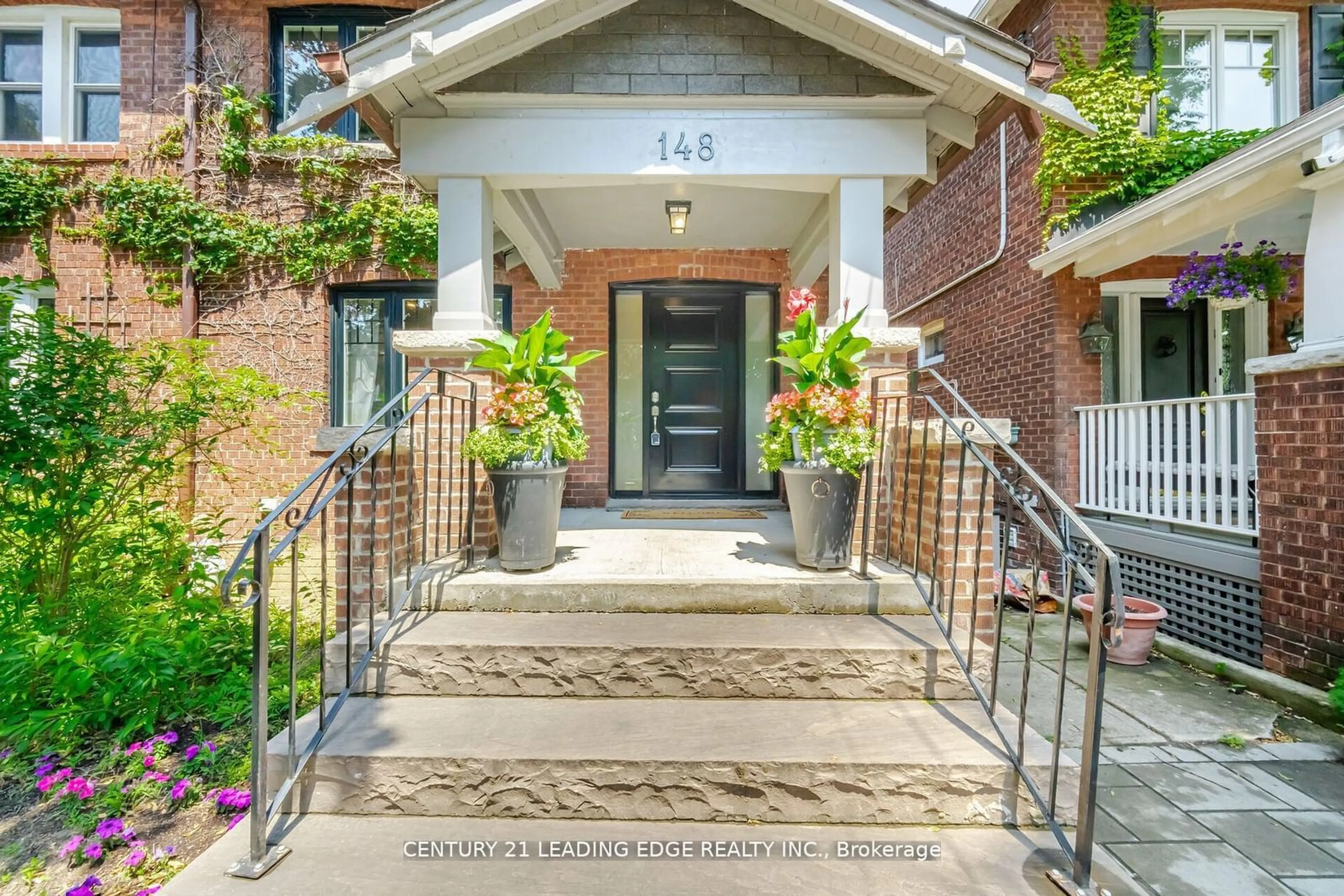 Indoor entryway for 148 Moore Ave, Toronto Ontario M4T 1V8