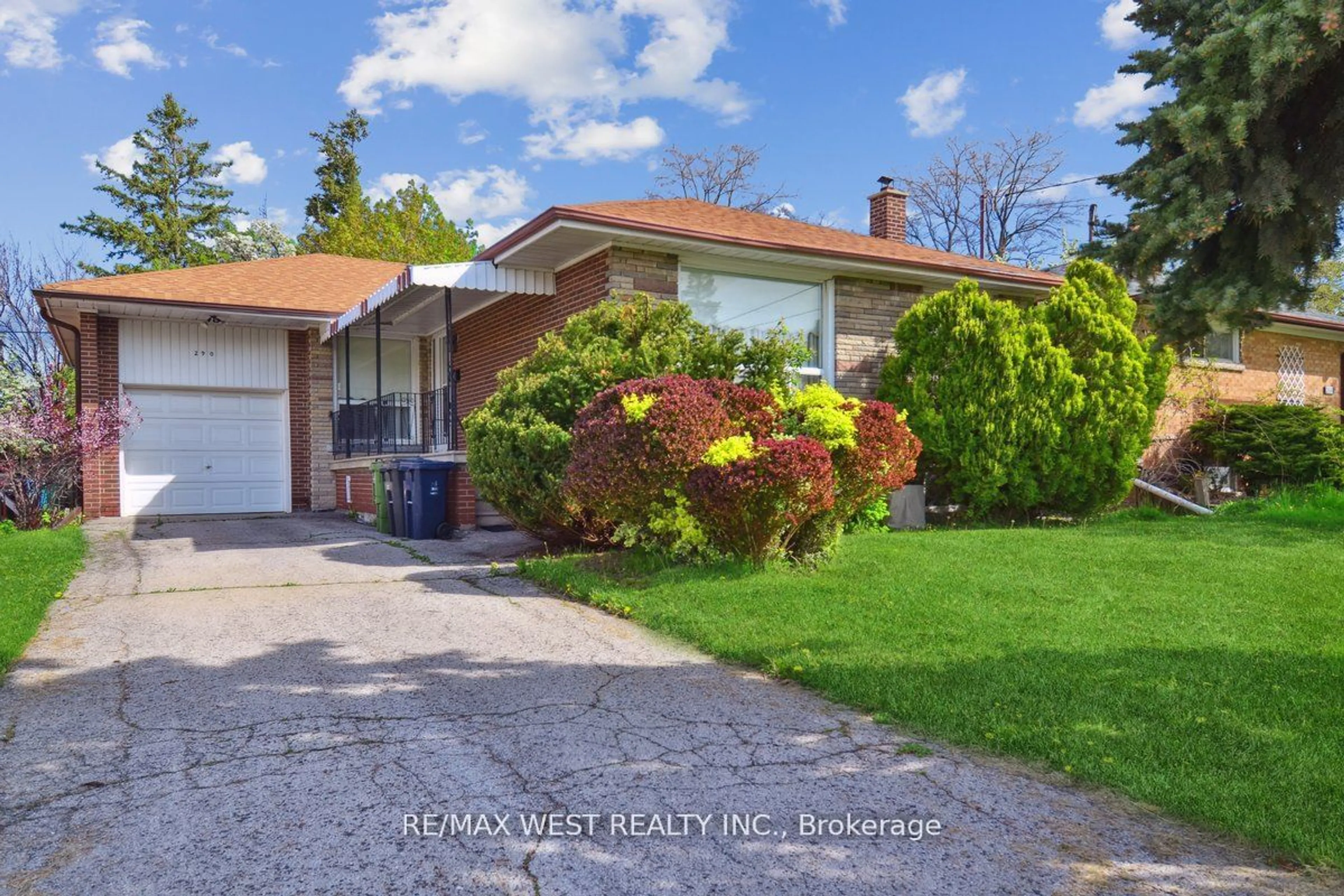 Frontside or backside of a home for 290 Brighton Ave, Toronto Ontario M3H 4G3