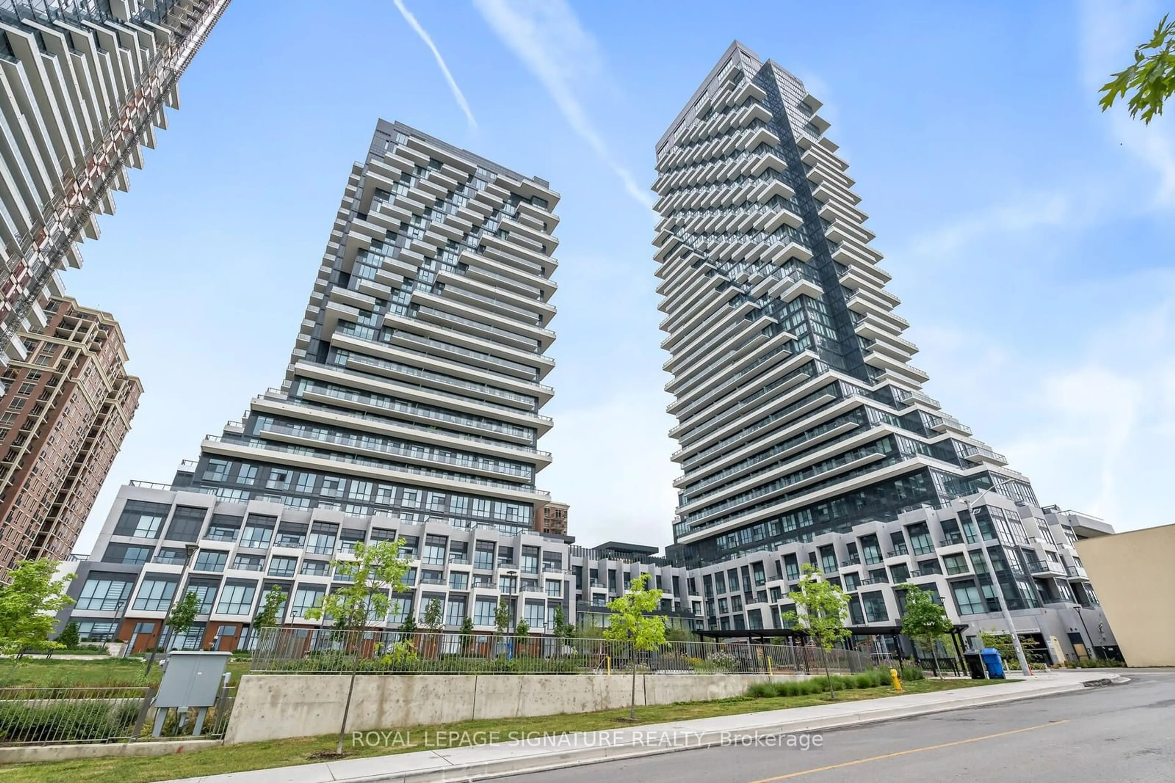 A pic from exterior of the house or condo for 30 Inn On The Park Dr #4011, Toronto Ontario M3C 0P7